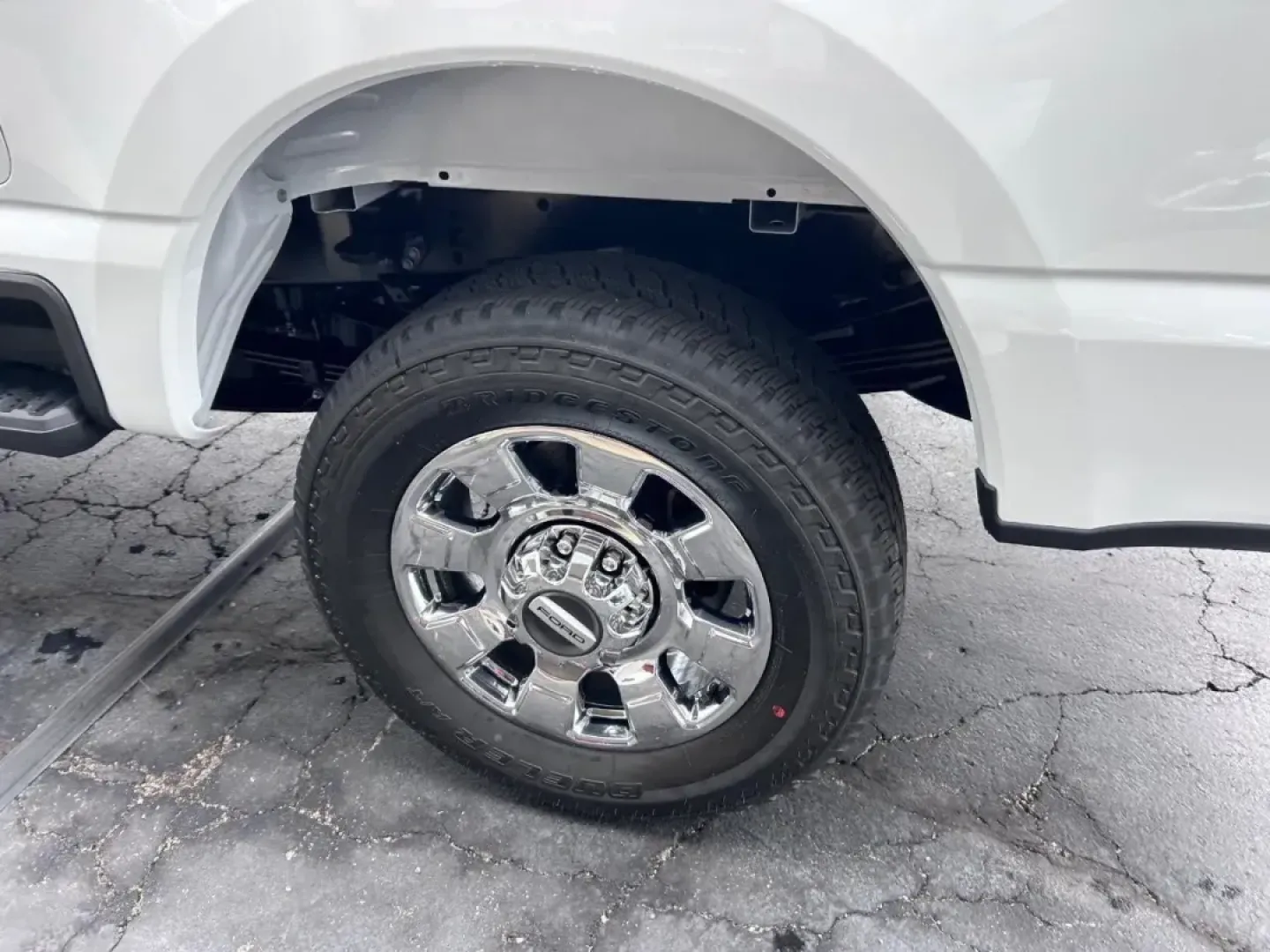 2025 /Black Onyx Leather Ford F-350SD (1FT8W3BT8SE) with an 6.7L Turbocharged engine, located at 141 Commercial Dr, Fredericktown, MO, 63645, (573) 783-6432, 37.570087, -90.320648 - **Conquer the Open Road with the 2025 Ford F-350SD Your Ultimate Trucking Companion!**<br /> <br /> Are you searching for the perfect truck to elevate your weekend adventures or tackle tough jobs? Look no further than the stunning 2025 Ford F-350SD, now available for you at Pettus Ford Fredericktow - Photo#5