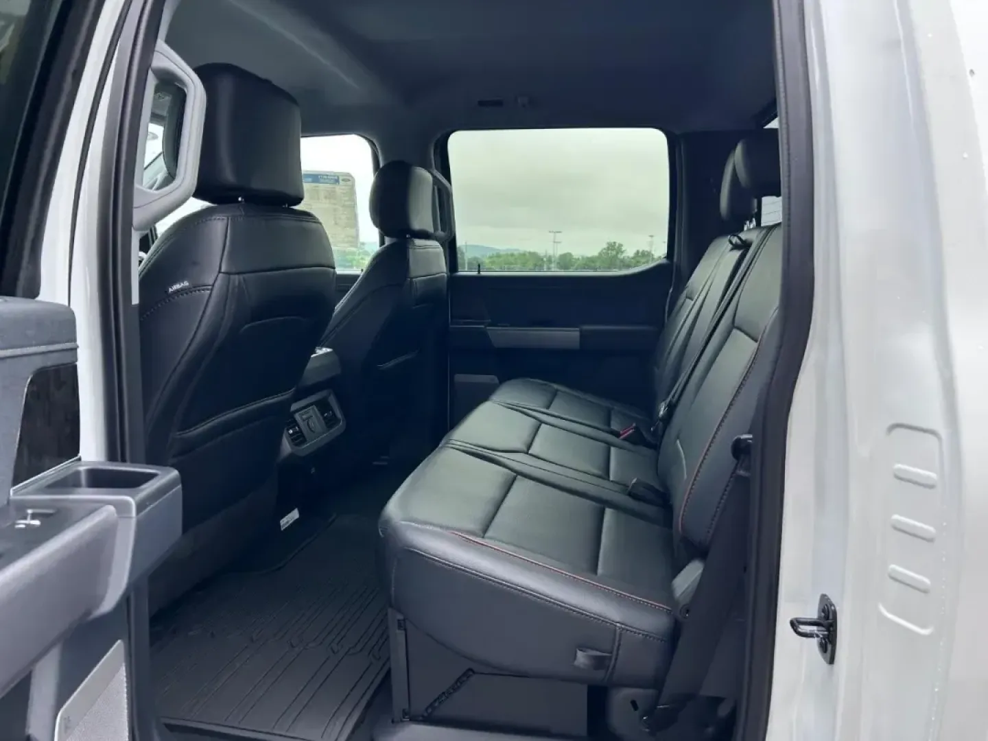 2025 /Black Onyx Leather Ford F-350SD (1FT8W3BT8SE) with an 6.7L Turbocharged engine, located at 141 Commercial Dr, Fredericktown, MO, 63645, (573) 783-6432, 37.570087, -90.320648 - **Conquer the Open Road with the 2025 Ford F-350SD Your Ultimate Trucking Companion!**<br /> <br /> Are you searching for the perfect truck to elevate your weekend adventures or tackle tough jobs? Look no further than the stunning 2025 Ford F-350SD, now available for you at Pettus Ford Fredericktow - Photo#8