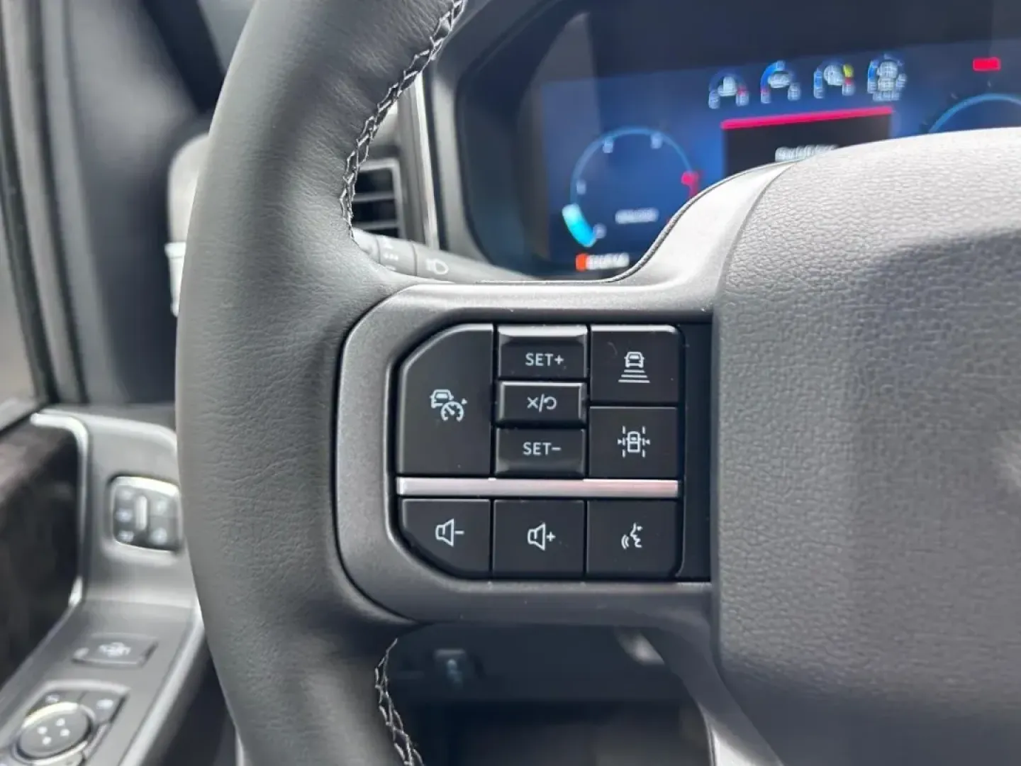 2025 /Black Onyx Leather Ford F-350SD (1FT8W3BT8SE) with an 6.7L Turbocharged engine, located at 141 Commercial Dr, Fredericktown, MO, 63645, (573) 783-6432, 37.570087, -90.320648 - **Conquer the Open Road with the 2025 Ford F-350SD Your Ultimate Trucking Companion!**<br /> <br /> Are you searching for the perfect truck to elevate your weekend adventures or tackle tough jobs? Look no further than the stunning 2025 Ford F-350SD, now available for you at Pettus Ford Fredericktow - Photo#11