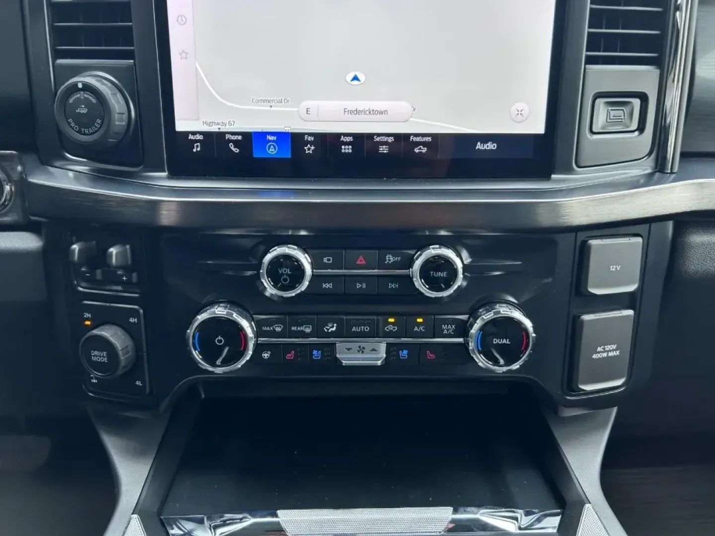 2025 /Black Onyx Leather Ford F-350SD (1FT8W3BT8SE) with an 6.7L Turbocharged engine, located at 141 Commercial Dr, Fredericktown, MO, 63645, (573) 783-6432, 37.570087, -90.320648 - **Conquer the Open Road with the 2025 Ford F-350SD Your Ultimate Trucking Companion!**<br /> <br /> Are you searching for the perfect truck to elevate your weekend adventures or tackle tough jobs? Look no further than the stunning 2025 Ford F-350SD, now available for you at Pettus Ford Fredericktow - Photo#14
