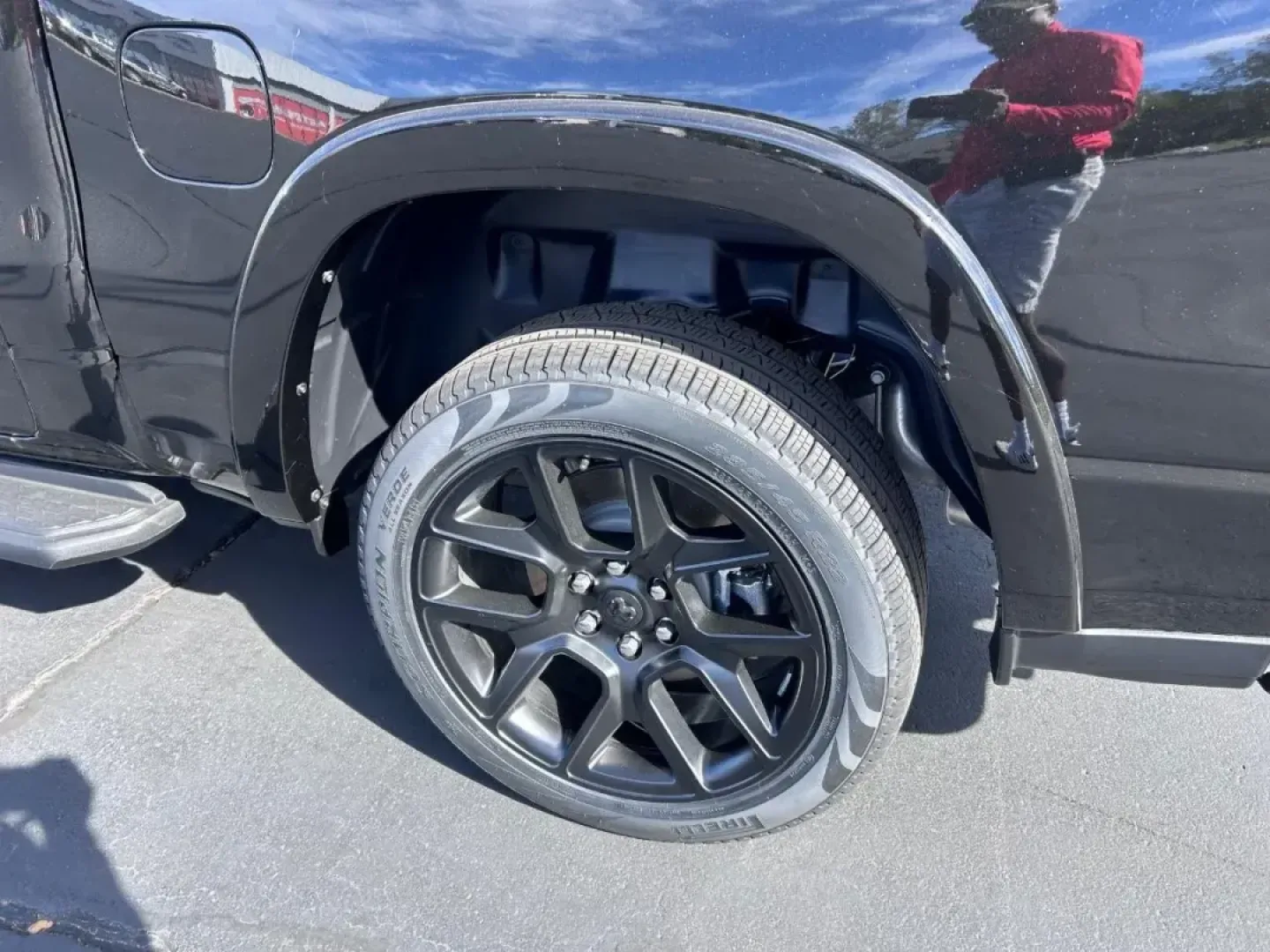 2025 /Black Leather Ram 1500 Laramie (1C6SRFJP4SN) with an 3.0L I6 Hurricane SO Twin Turbo ESS engine, Automatic transmission, located at 970 Woodlawn Dr., Farmington, MO, 63640, (573) 431-7800, 37.825642, -90.468674 - **Elevate Your Adventures with the 2025 Ram 1500 Laramie at Pettus CDJR Farmington!**<br /> <br /> Are you ready to take your lifestyle to the next level? Whether you're a weekend warrior, a growing family, or someone with long commutes, the 2025 Ram 1500 Laramie is designed to meet your every need. - Photo#4