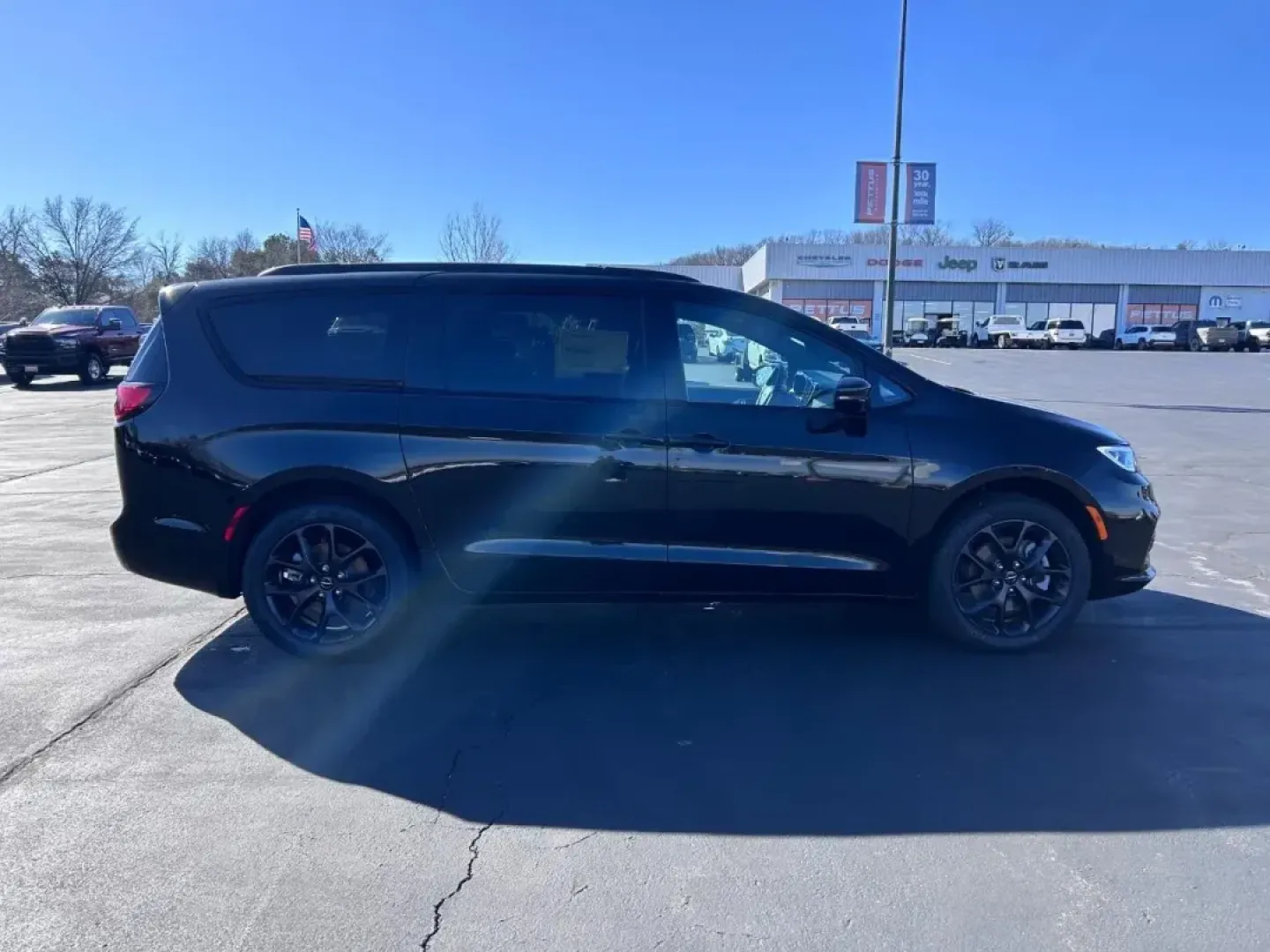 2025 /Black Leather Chrysler Pacifica Limited (2C4RC3GGXSR) with an 3.6L V6 24V VVT UPG I engine, Automatic transmission, located at 970 Woodlawn Dr., Farmington, MO, 63640, (573) 431-7800, 37.825642, -90.468674 - NEW 2025 Chrysler Pacifica Limited from Pettus CDJR Farmington, Farmington MO. - Photo#0