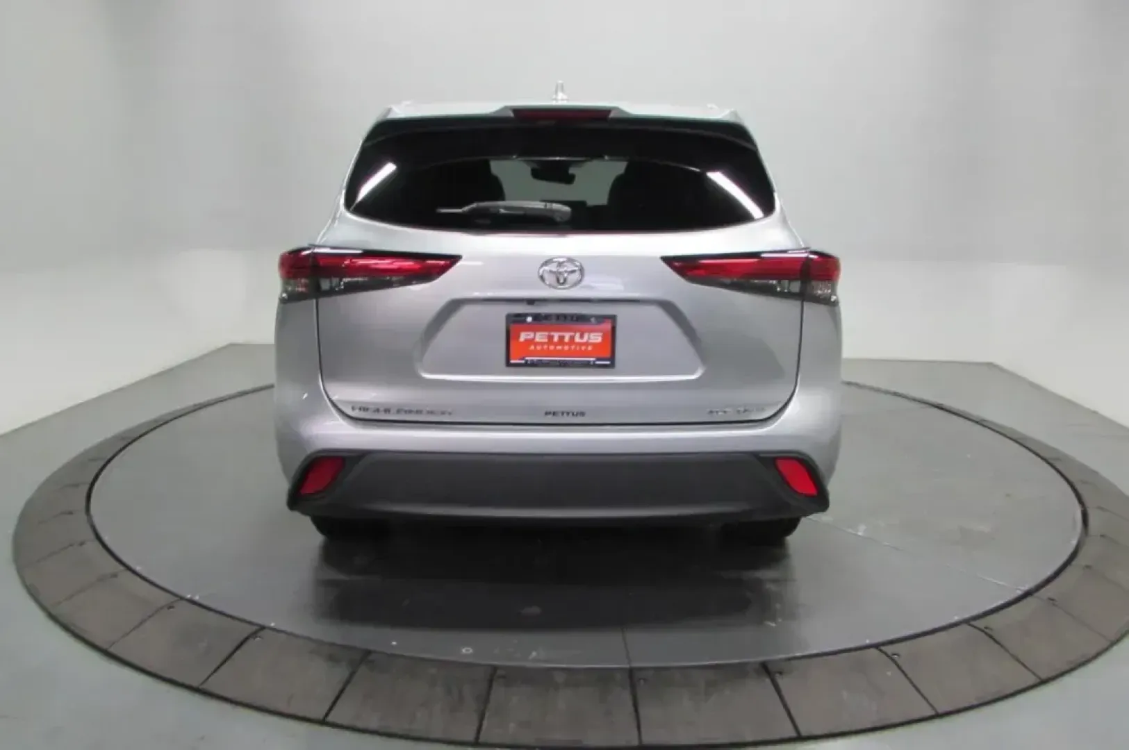 2023 /Black Leather Toyota Highlander XLE (5TDKDRBH1PS) with an Other engine, Automatic transmission, located at 12836 Highway 21, De Soto, MO, 63020, (636) 337-7777, 38.151867, -90.575615 - **Explore the Open Road with the 2023 Toyota Highlander XLE at Pettus Ford De Soto!**<br /> <br /> Are you ready to elevate your family adventures or daily commutes? Look no further than the stunning **2023 Toyota Highlander XLE**, now available at **Pettus Ford De Soto**, your trusted OEM dealershi - Photo#6