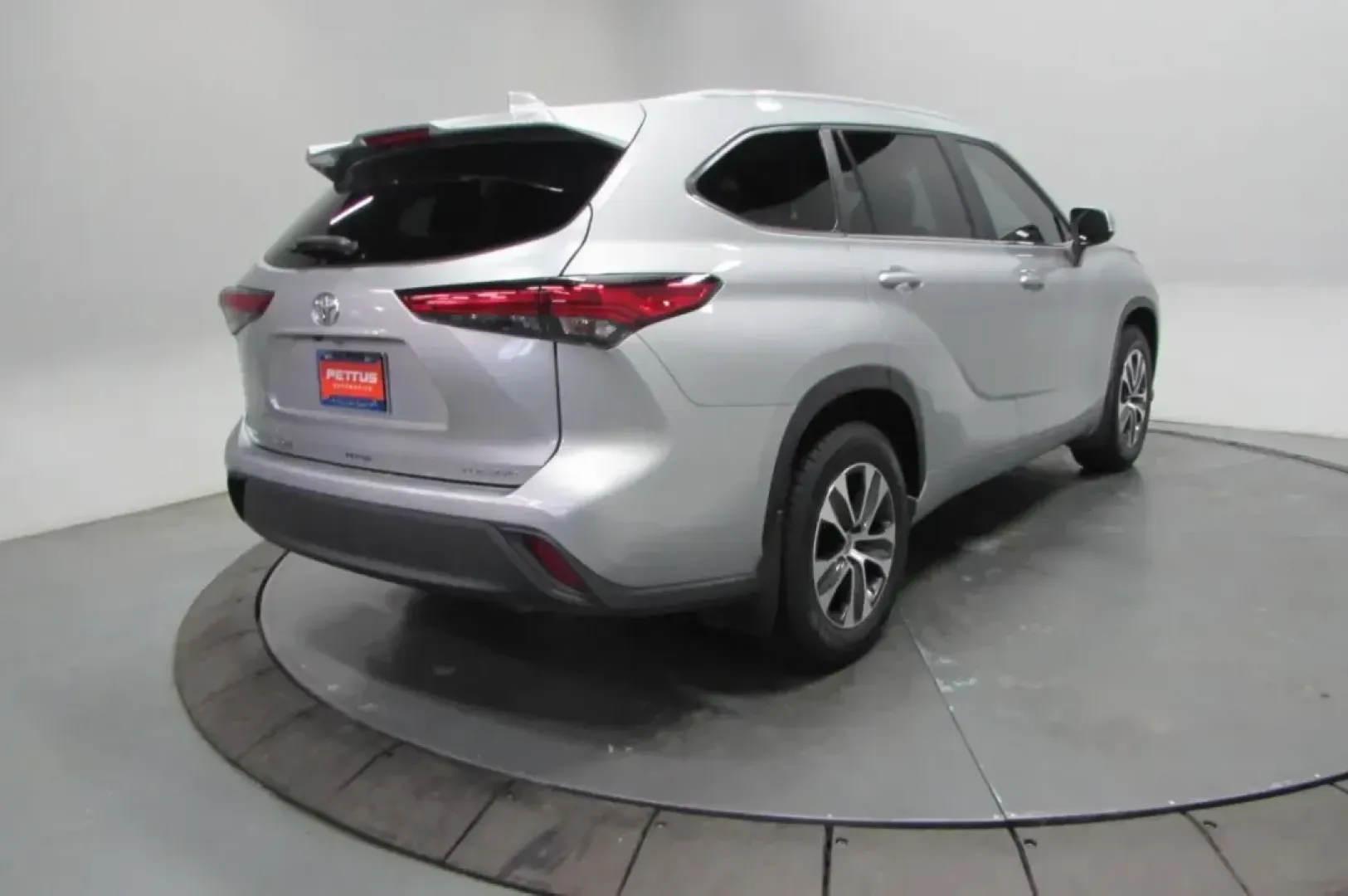 2023 /Black Leather Toyota Highlander XLE (5TDKDRBH1PS) with an Other engine, Automatic transmission, located at 12836 Highway 21, De Soto, MO, 63020, (636) 337-7777, 38.151867, -90.575615 - **Explore the Open Road with the 2023 Toyota Highlander XLE at Pettus Ford De Soto!**<br /> <br /> Are you ready to elevate your family adventures or daily commutes? Look no further than the stunning **2023 Toyota Highlander XLE**, now available at **Pettus Ford De Soto**, your trusted OEM dealershi - Photo#7