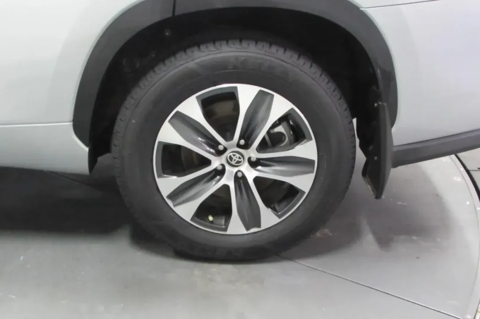 2023 /Black Leather Toyota Highlander XLE (5TDKDRBH1PS) with an Other engine, Automatic transmission, located at 12836 Highway 21, De Soto, MO, 63020, (636) 337-7777, 38.151867, -90.575615 - **Explore the Open Road with the 2023 Toyota Highlander XLE at Pettus Ford De Soto!**<br /> <br /> Are you ready to elevate your family adventures or daily commutes? Look no further than the stunning **2023 Toyota Highlander XLE**, now available at **Pettus Ford De Soto**, your trusted OEM dealershi - Photo#9