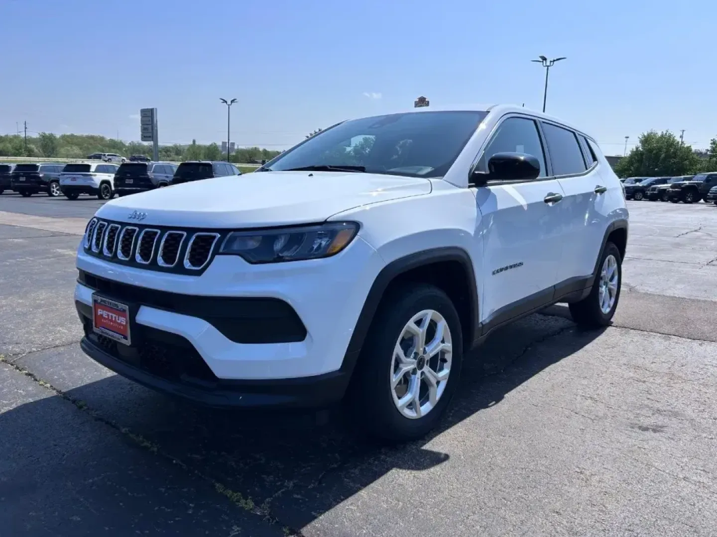 2025 /Cloth Jeep Compass Sport (3C4NJDAN8ST) with an 2.0L I4 DOHC DI Turbo engine, Automatic transmission, located at 970 Woodlawn Dr., Farmington, MO, 63640, (573) 431-7800, 37.825642, -90.468674 - Are you ready for your next adventure? The 2025 Jeep Compass Sport is the perfect companion for weekend getaways or daily commutes while keeping your lifestyle in mind. Spacious and equipped with modern technology, this SUV is designed for the modern family or the solo traveler seeking comfort and c - Photo#5
