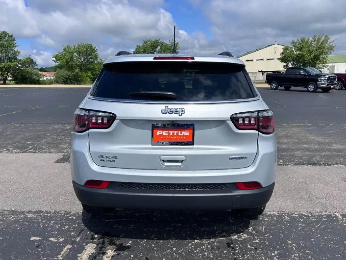 2025 /Black Leather Trimmed Jeep Compass Latitude (3C4NJDBN1ST) with an 2.0L I4 DOHC DI Turbo engine, Automatic transmission, located at 970 Woodlawn Dr., Farmington, MO, 63640, (573) 431-7800, 37.825642, -90.468674 - NEW 2025 Jeep Compass Latitude from Pettus CDJR Farmington, Farmington MO. - Photo#3