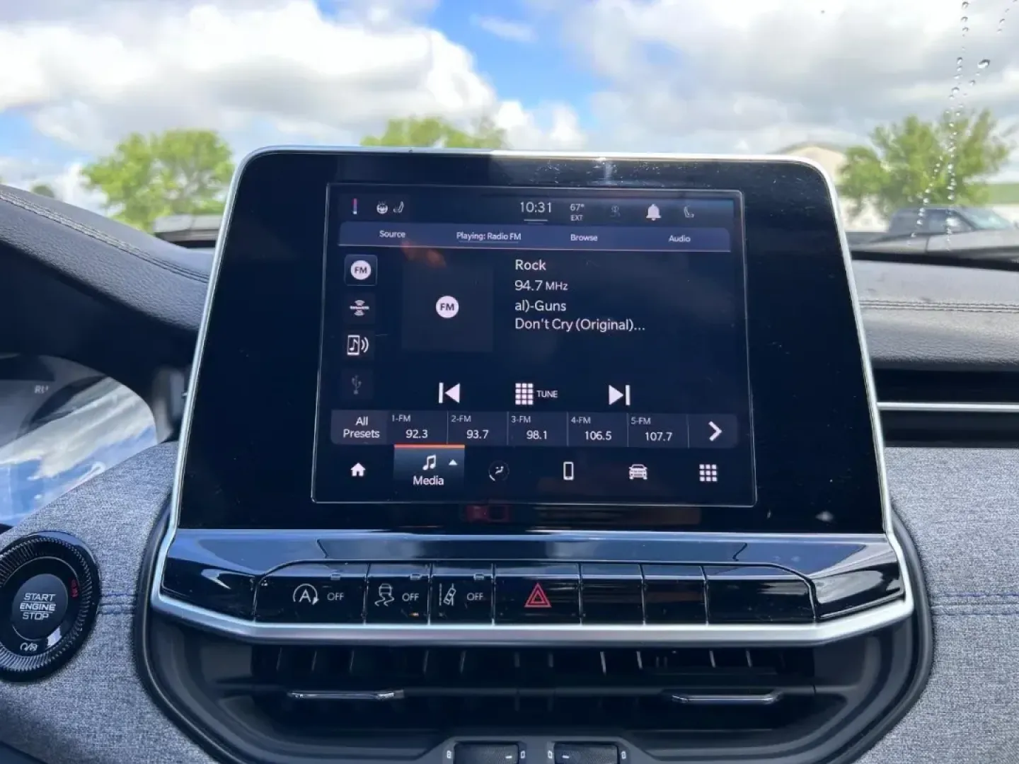 2025 /Black Leather Trimmed Jeep Compass Latitude (3C4NJDBN1ST) with an 2.0L I4 DOHC DI Turbo engine, Automatic transmission, located at 970 Woodlawn Dr., Farmington, MO, 63640, (573) 431-7800, 37.825642, -90.468674 - NEW 2025 Jeep Compass Latitude from Pettus CDJR Farmington, Farmington MO. - Photo#13