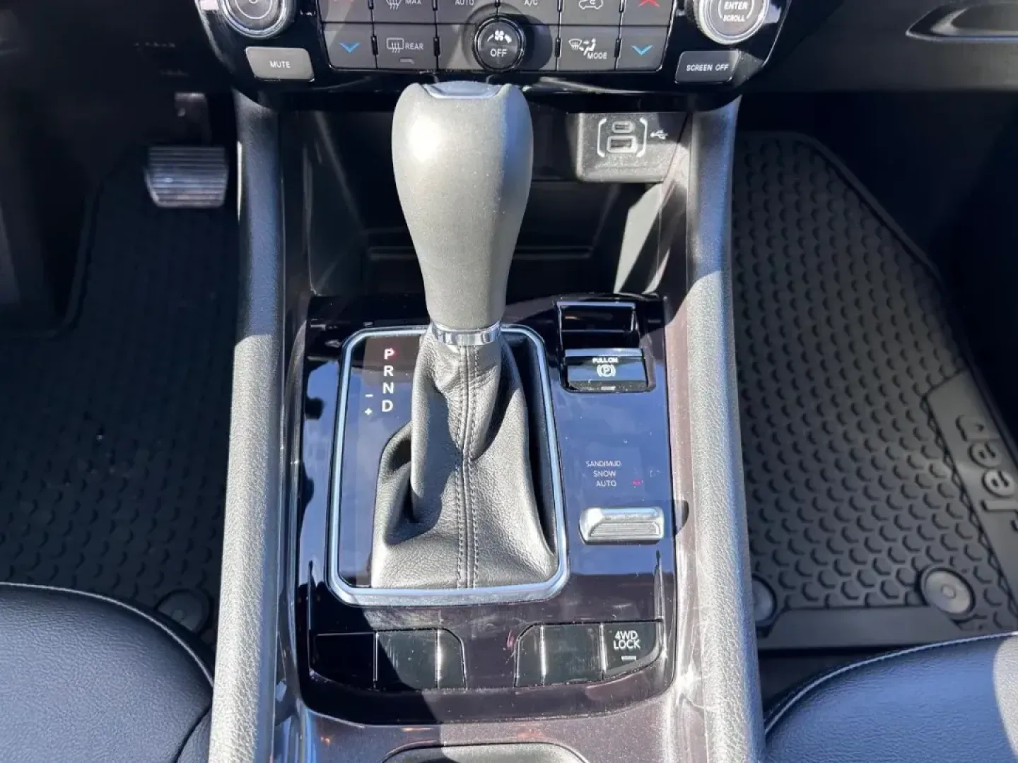 2024 /Black Leather Trimmed Jeep Compass Latitude (3C4NJDBN7RT) with an 2.0L I4 DOHC DI Turbo engine, Automatic transmission, located at 970 Woodlawn Dr., Farmington, MO, 63640, (573) 431-7800, 37.825642, -90.468674 - **Adventure Awaits with the 2024 Jeep Compass Latitude Perfect for Your Next Journey!**<br /> <br /> Are you ready to elevate your driving experience? The 2024 Jeep Compass Latitude is not just a vehicle; it's your passport to adventure, making it perfect for weekend getaways, daily commutes, and e - Photo#15
