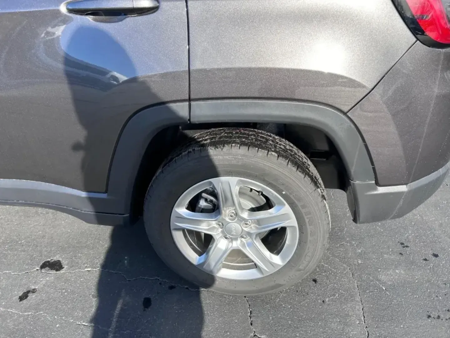 2024 /Black Leather Trimmed Jeep Compass Latitude (3C4NJDBN7RT) with an 2.0L I4 DOHC DI Turbo engine, Automatic transmission, located at 970 Woodlawn Dr., Farmington, MO, 63640, (573) 431-7800, 37.825642, -90.468674 - **Adventure Awaits with the 2024 Jeep Compass Latitude Perfect for Your Next Journey!**<br /> <br /> Are you ready to elevate your driving experience? The 2024 Jeep Compass Latitude is not just a vehicle; it's your passport to adventure, making it perfect for weekend getaways, daily commutes, and e - Photo#5