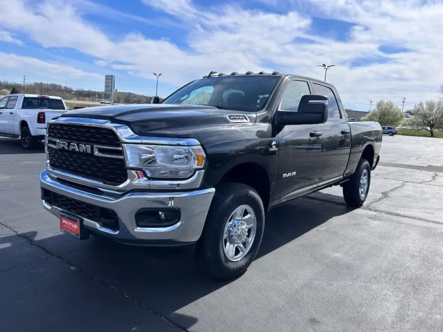 2024 /Diesel Gray/Black Cloth Ram 2500 Big Horn (3C6UR5DL5RG) with an Straight 6 Turbocharged Diesel engine, located at 970 Woodlawn Dr., Farmington, MO, 63640, (573) 431-7800, 37.825642, -90.468674 - **Unleash Adventure with the 2024 Ram 2500: Your Perfect Companion for Every Journey!**<br /> <br /> Are you ready to elevate your outdoor escapades or enhance your daily commute? The 2024 Ram 2500 Big Horn is not just a truck; it's a lifestyle upgrade designed to tackle everything from weekend adve - Photo#5