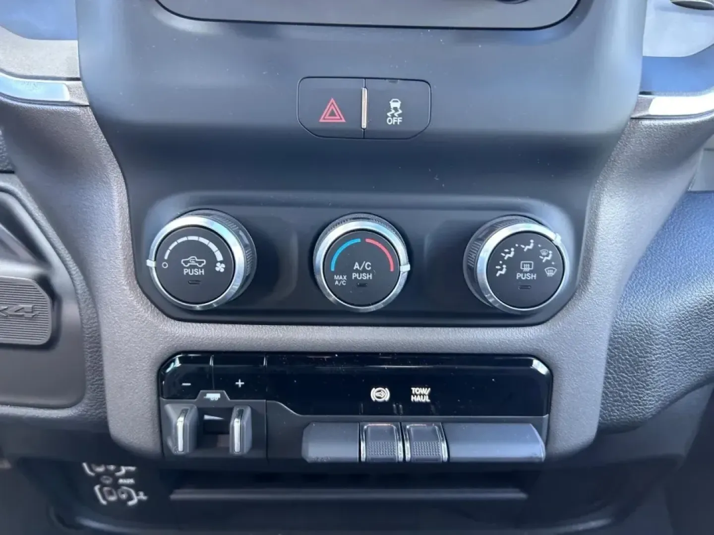2024 /Diesel Gray/Black Cloth Ram 2500 Big Horn (3C6UR5DL5RG) with an Straight 6 Turbocharged Diesel engine, located at 970 Woodlawn Dr., Farmington, MO, 63640, (573) 431-7800, 37.825642, -90.468674 - **Unleash Adventure with the 2024 Ram 2500: Your Perfect Companion for Every Journey!**<br /> <br /> Are you ready to elevate your outdoor escapades or enhance your daily commute? The 2024 Ram 2500 Big Horn is not just a truck; it's a lifestyle upgrade designed to tackle everything from weekend adve - Photo#13
