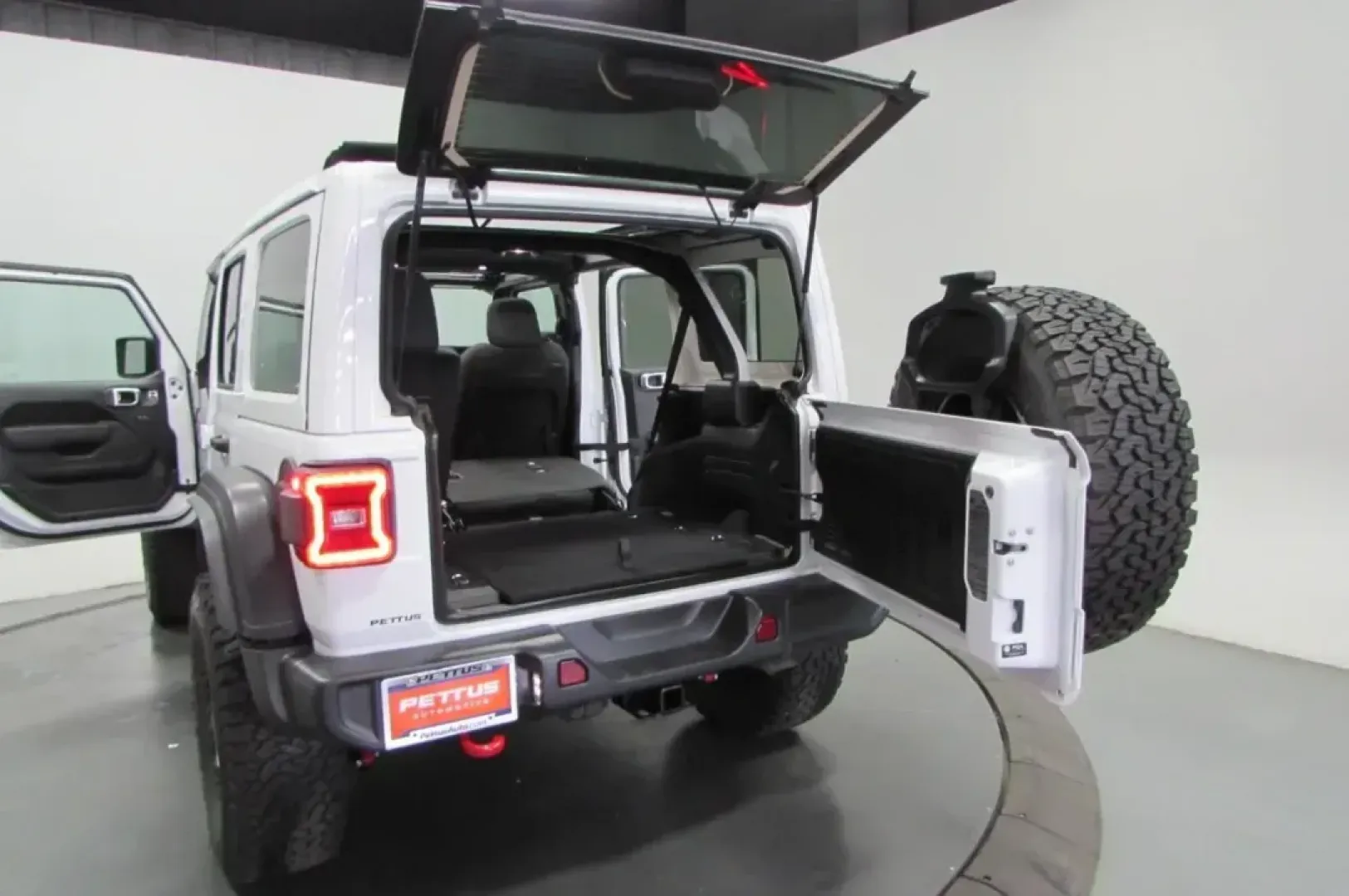 2025 Jeep Wrangler Rubicon (1C4RJXFN4SW) with an Other engine, located at 12830 Highway 21, De Soto, MO, 63020, (636) 337-7777, 38.153099, -90.573624 - **Experience Adventure with the 2025 Jeep Wrangler Rubicon at Pettus CDJR DeSoto!**<br /> <br /> Are you ready to elevate your lifestyle and embrace the thrill of adventure? The 2025 Jeep Wrangler Rubicon is not just a vehicle; it's your ticket to unforgettable weekend getaways and rugged off-road e - Photo#32