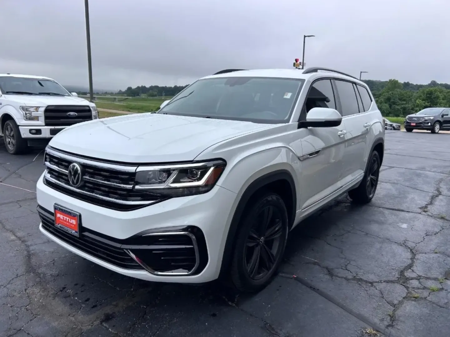 2021 /Titan Black Leather Volkswagen Atlas 3.6L V6 SE w/Technology R-Line (1V2NR2CA5MC) with an 3.6L VR6 DOHC 24-Valve engine, Automatic transmission, located at 141 Commercial Dr, Fredericktown, MO, 63645, (573) 783-6432, 37.570087, -90.320648 - ### Elevate Your Family Adventures with the 2021 Volkswagen Atlas at Pettus Ford Fredericktown!<br /> <br /> Are you ready to transform your family outings into unforgettable adventures? The 2021 Volkswagen Atlas is the ideal SUV for growing families, offering a spacious interior, modern technology, - Photo#7