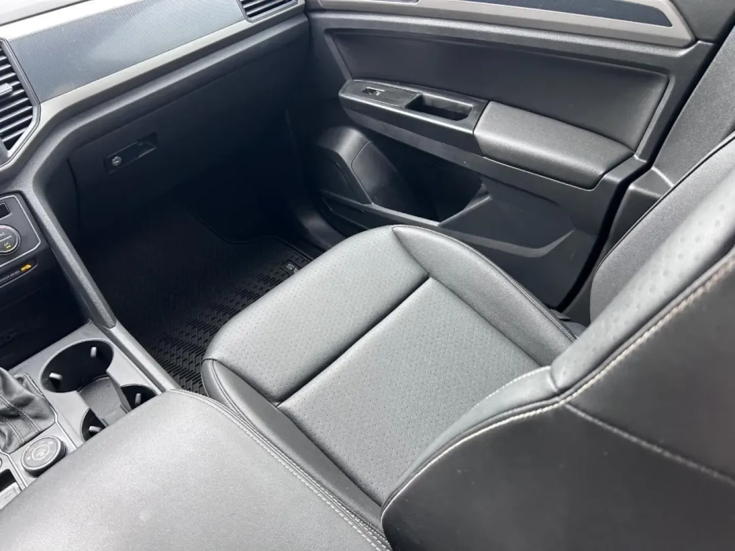 2021 /Titan Black Leather Volkswagen Atlas 3.6L V6 SE w/Technology R-Line (1V2NR2CA5MC) with an 3.6L VR6 DOHC 24-Valve engine, Automatic transmission, located at 141 Commercial Dr, Fredericktown, MO, 63645, (573) 783-6432, 37.570087, -90.320648 - ### Elevate Your Family Adventures with the 2021 Volkswagen Atlas at Pettus Ford Fredericktown!<br /> <br /> Are you ready to transform your family outings into unforgettable adventures? The 2021 Volkswagen Atlas is the ideal SUV for growing families, offering a spacious interior, modern technology, - Photo#19