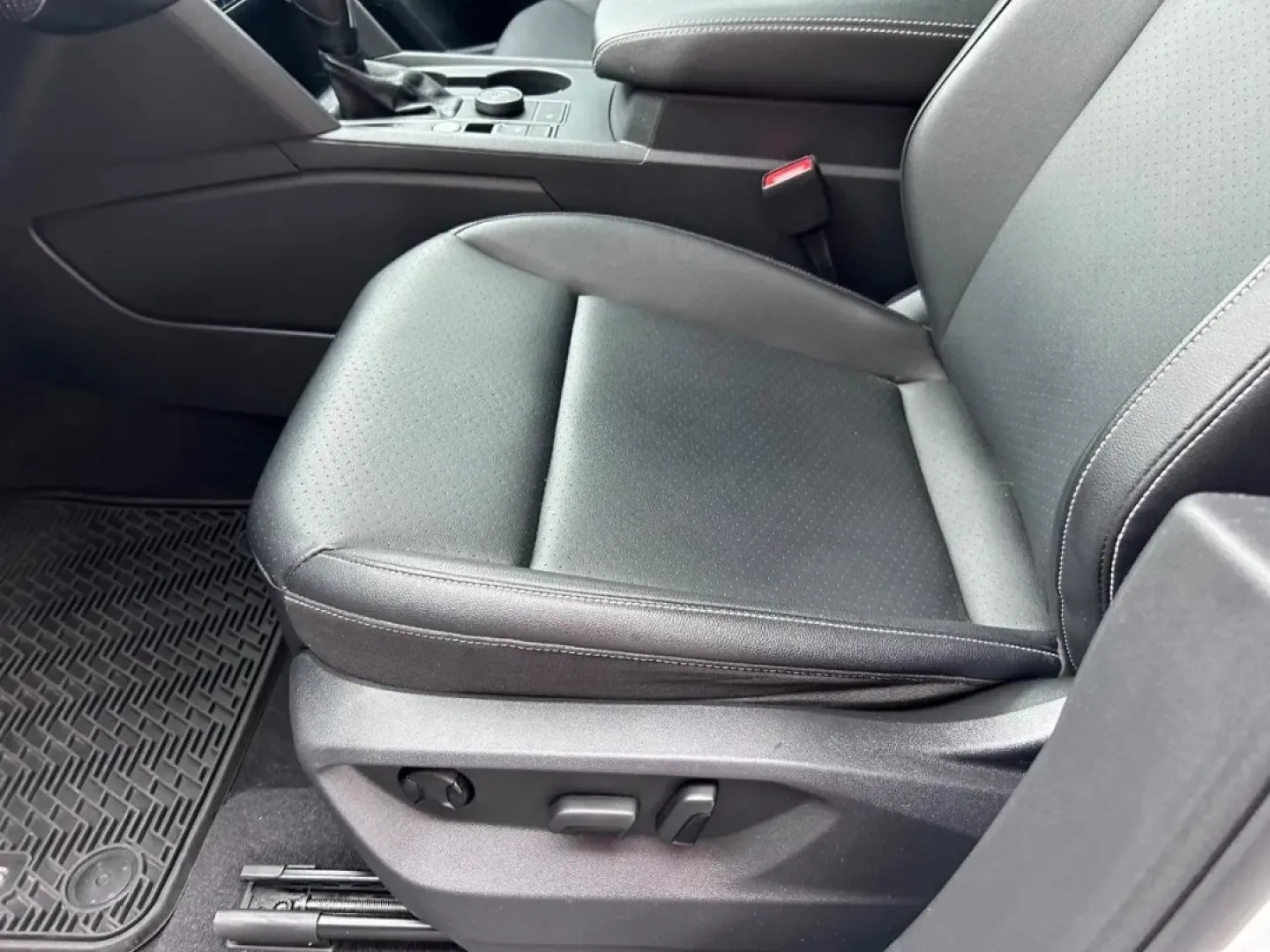 2021 /Titan Black Leather Volkswagen Atlas 3.6L V6 SE w/Technology R-Line (1V2NR2CA5MC) with an 3.6L VR6 DOHC 24-Valve engine, Automatic transmission, located at 141 Commercial Dr, Fredericktown, MO, 63645, (573) 783-6432, 37.570087, -90.320648 - ### Elevate Your Family Adventures with the 2021 Volkswagen Atlas at Pettus Ford Fredericktown!<br /> <br /> Are you ready to transform your family outings into unforgettable adventures? The 2021 Volkswagen Atlas is the ideal SUV for growing families, offering a spacious interior, modern technology, - Photo#21