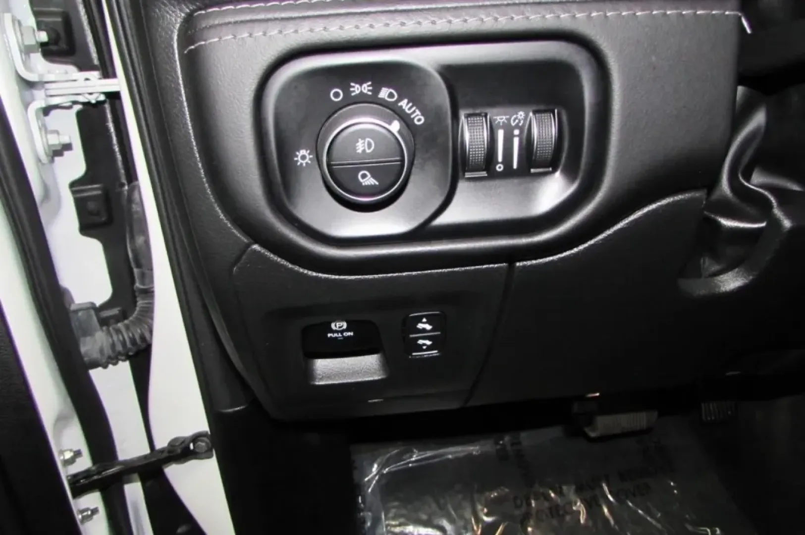 2023 /Black Ram 1500 Limited (1C6SRFHT2PN) with an Other engine, located at 12830 Highway 21, De Soto, MO, 63020, (636) 337-7777, 38.153099, -90.573624 - **2023 Ram 1500 Limited: Your Ultimate Truck for Adventure and Daily Life!**<br /> <br /> Are you ready to elevate your driving experience? Whether you're hauling gear for a weekend getaway, tackling your daily commute, or managing family errands, the 2023 Ram 1500 Limited is designed to enhance you - Photo#15