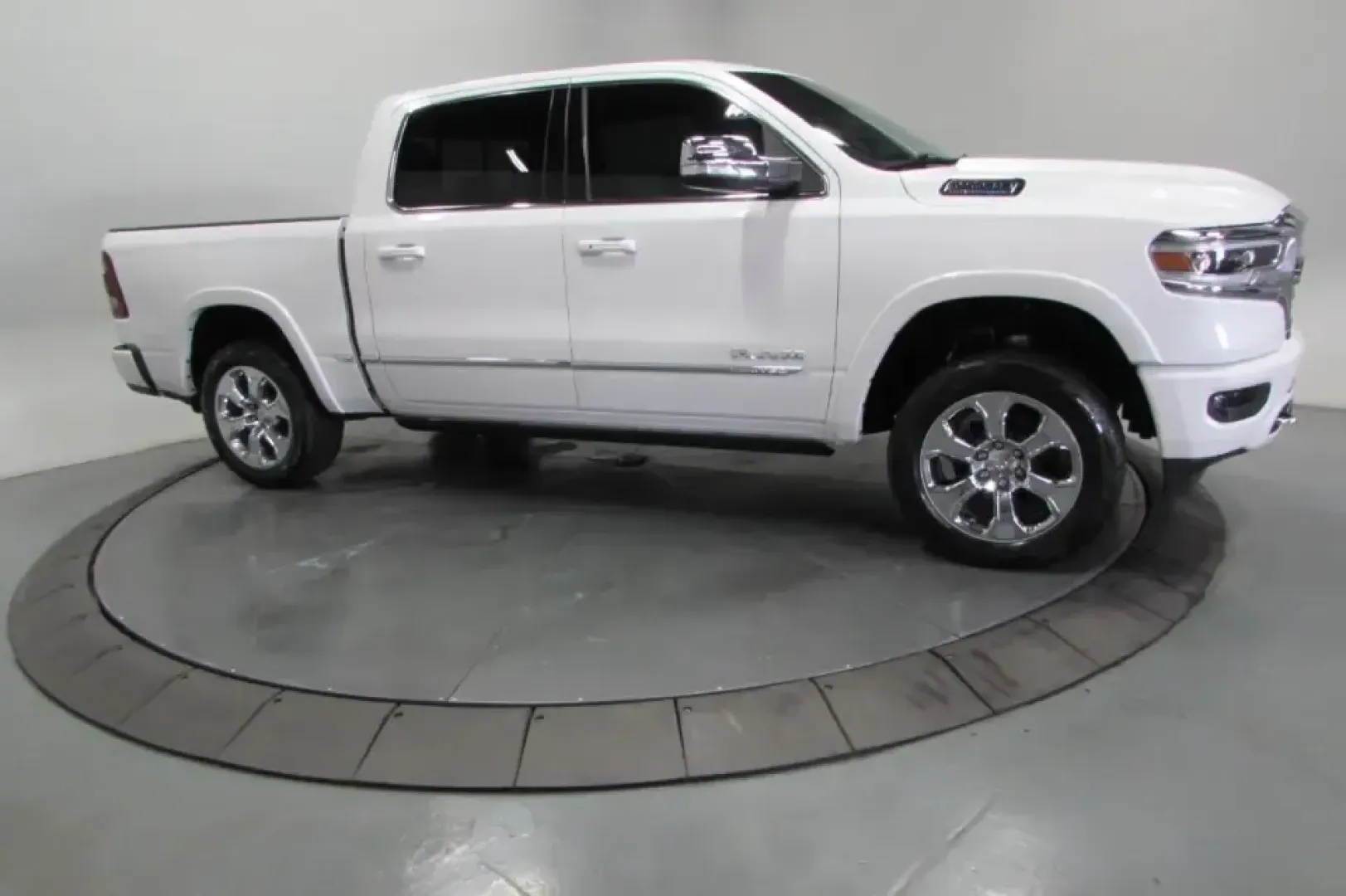 2023 /Black Ram 1500 Limited (1C6SRFHT2PN) with an 5.7L V8 OHV 16V engine, 8A transmission, located at 12830 Highway 21, De Soto, MO, 63020, (636) 337-7777, 38.153099, -90.573624 - **2023 Ram 1500 Limited: Your Ultimate Truck for Adventure and Daily Life!**<br /> <br /> Are you ready to elevate your driving experience? Whether you're hauling gear for a weekend getaway, tackling your daily commute, or managing family errands, the 2023 Ram 1500 Limited is designed to enhance you - Photo#3