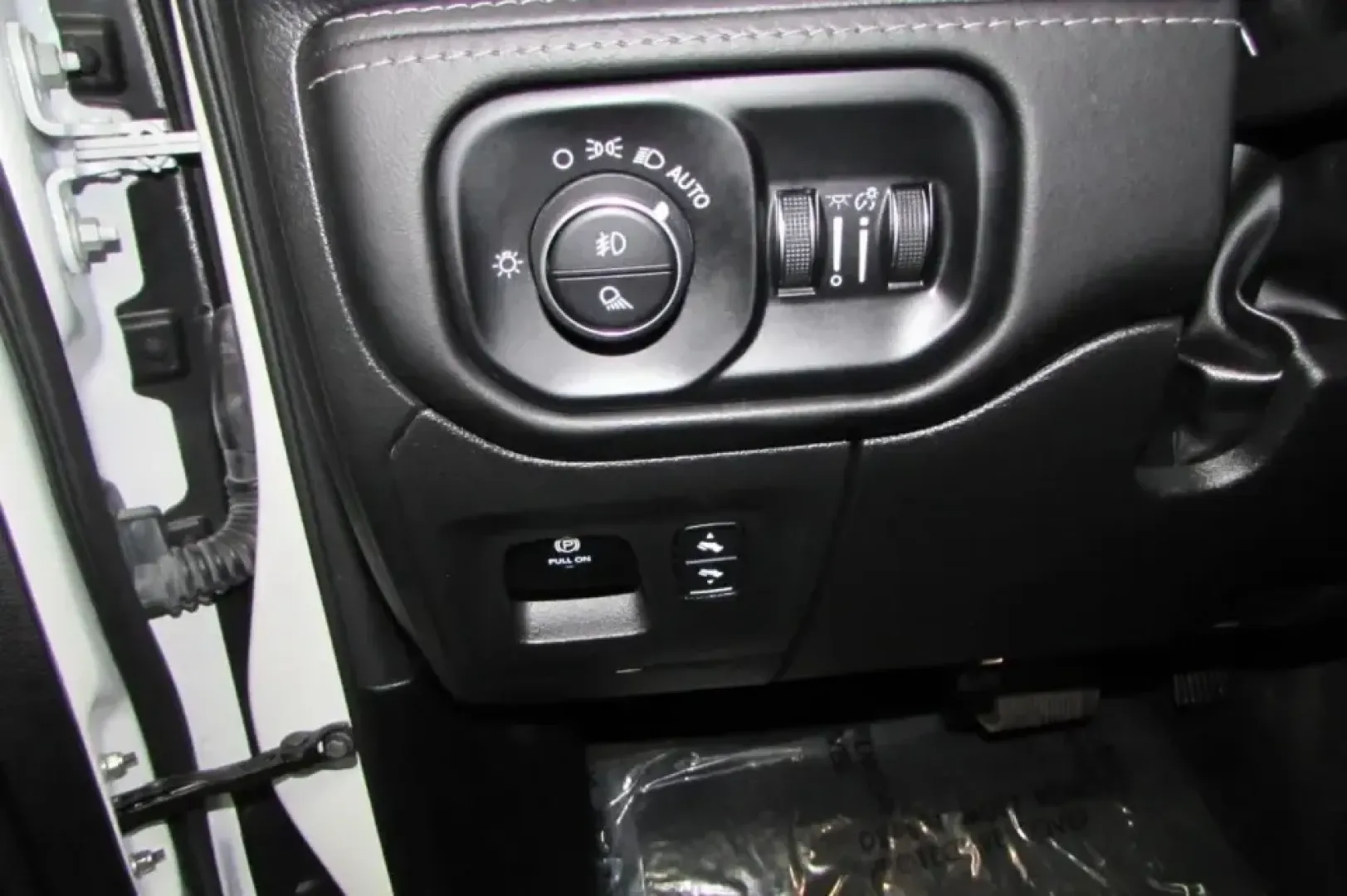 2023 /Black Ram 1500 Limited (1C6SRFHT2PN) with an 5.7L V8 OHV 16V engine, 8A transmission, located at 12830 Highway 21, De Soto, MO, 63020, (636) 337-7777, 38.153099, -90.573624 - **2023 Ram 1500 Limited: Your Ultimate Truck for Adventure and Daily Life!**<br /> <br /> Are you ready to elevate your driving experience? Whether you're hauling gear for a weekend getaway, tackling your daily commute, or managing family errands, the 2023 Ram 1500 Limited is designed to enhance you - Photo#15