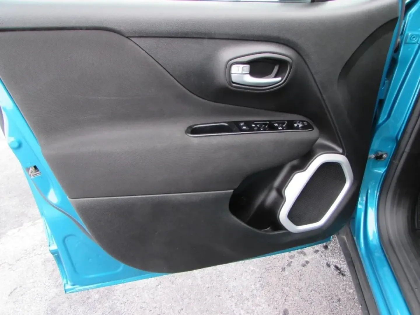 2020 /Black Jeep Renegade Sport (ZACNJBAB9LP) with an 2.4L L4 DOHC 16V engine, Automatic transmission, located at 12836 Highway 21, De Soto, MO, 63020, (636) 337-7777, 38.151867, -90.575615 - **Unleash Your Adventurous Spirit with the 2020 Jeep Renegade at Pettus Ford De Soto!**<br /> <br /> Are you ready to elevate your weekend getaways and daily commutes? The 2020 Jeep Renegade, now available at Pettus Ford De Soto, is your perfect partner for both thrilling adventures and everyday pra - Photo#11