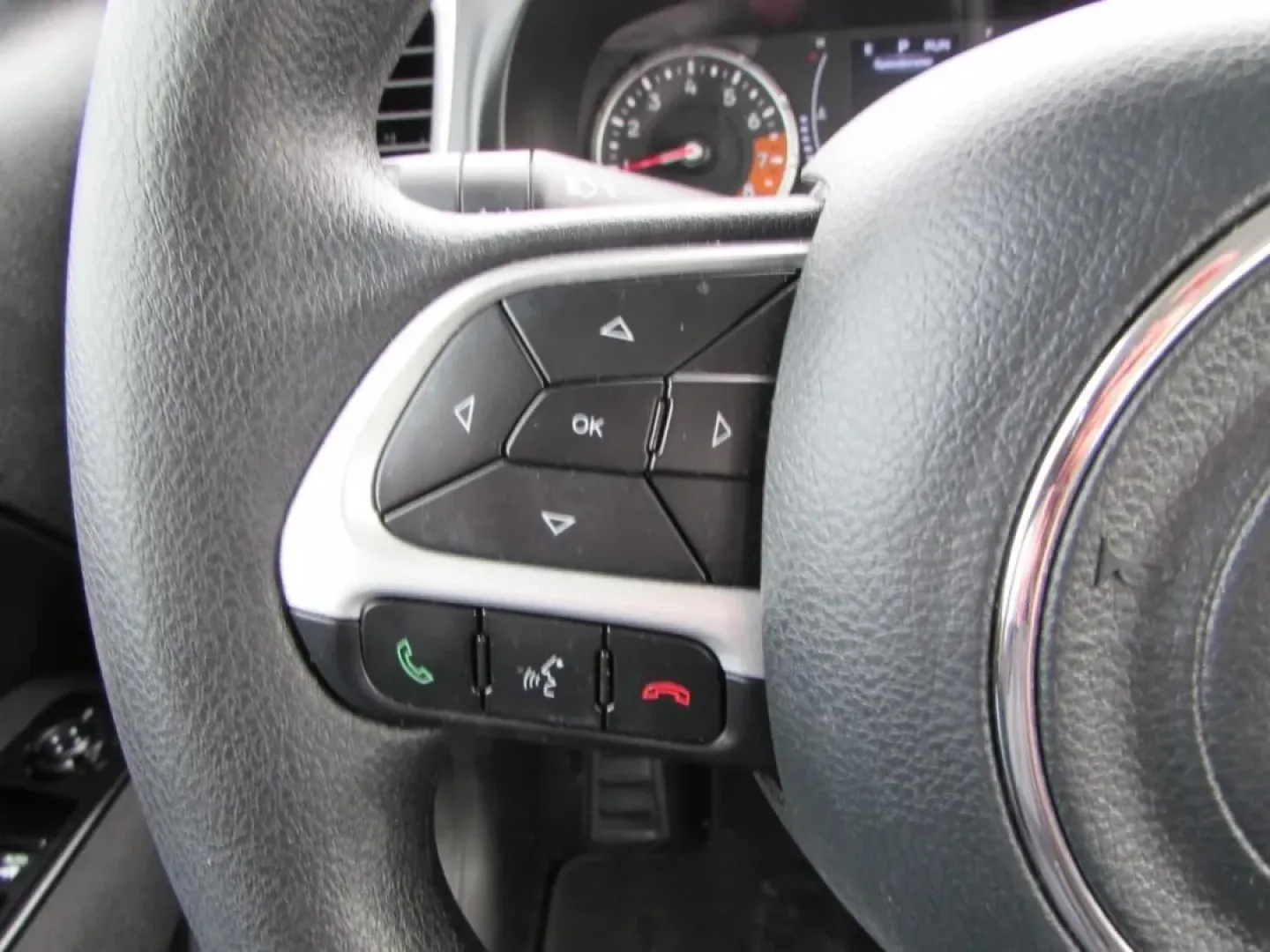 2020 /Black Jeep Renegade Sport (ZACNJBAB9LP) with an 2.4L L4 DOHC 16V engine, Automatic transmission, located at 12836 Highway 21, De Soto, MO, 63020, (636) 337-7777, 38.151867, -90.575615 - **Unleash Your Adventurous Spirit with the 2020 Jeep Renegade at Pettus Ford De Soto!**<br /> <br /> Are you ready to elevate your weekend getaways and daily commutes? The 2020 Jeep Renegade, now available at Pettus Ford De Soto, is your perfect partner for both thrilling adventures and everyday pra - Photo#15