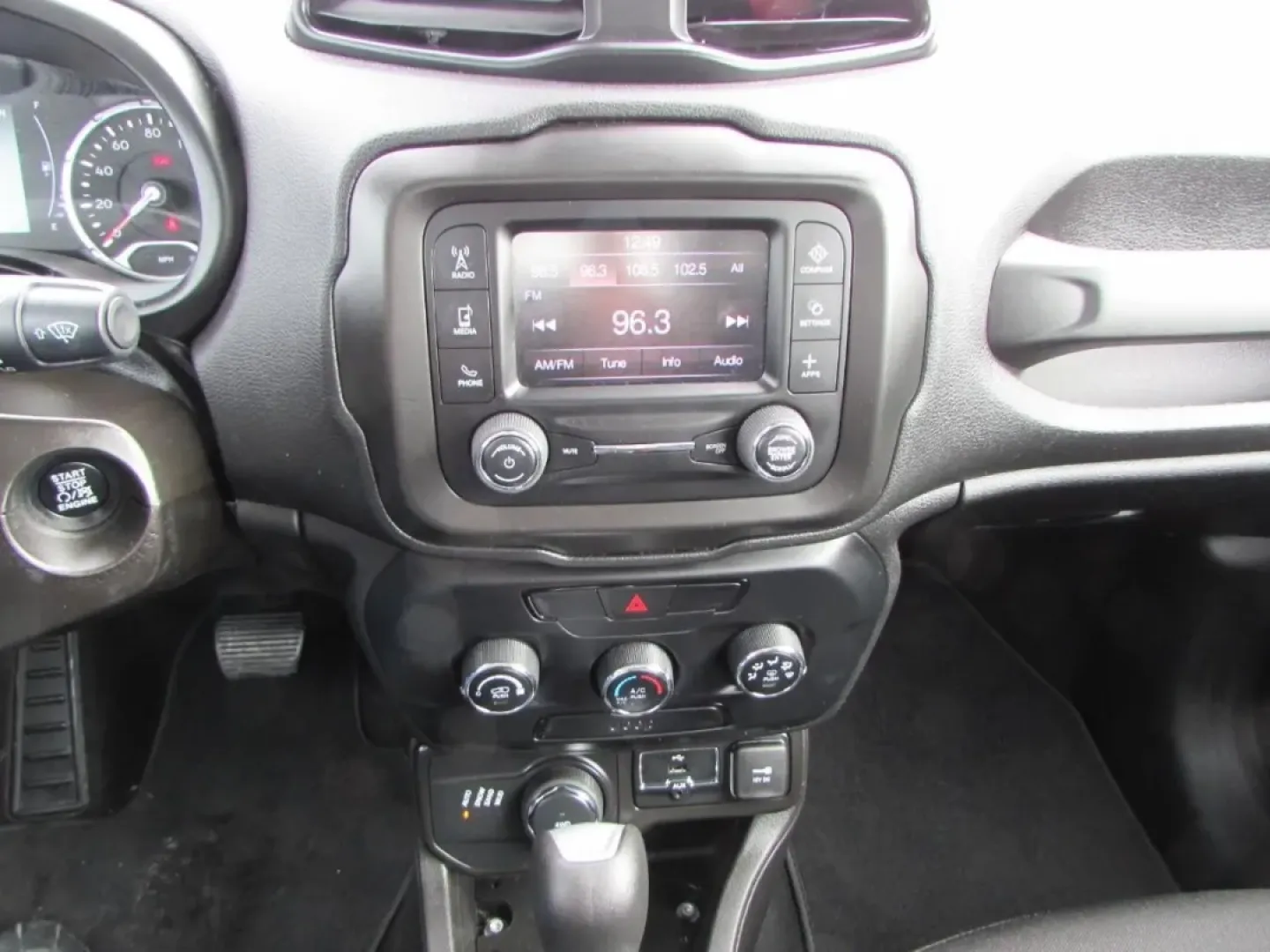 2020 /Black Jeep Renegade Sport (ZACNJBAB9LP) with an 2.4L L4 DOHC 16V engine, Automatic transmission, located at 12836 Highway 21, De Soto, MO, 63020, (636) 337-7777, 38.151867, -90.575615 - **Unleash Your Adventurous Spirit with the 2020 Jeep Renegade at Pettus Ford De Soto!**<br /> <br /> Are you ready to elevate your weekend getaways and daily commutes? The 2020 Jeep Renegade, now available at Pettus Ford De Soto, is your perfect partner for both thrilling adventures and everyday pra - Photo#19