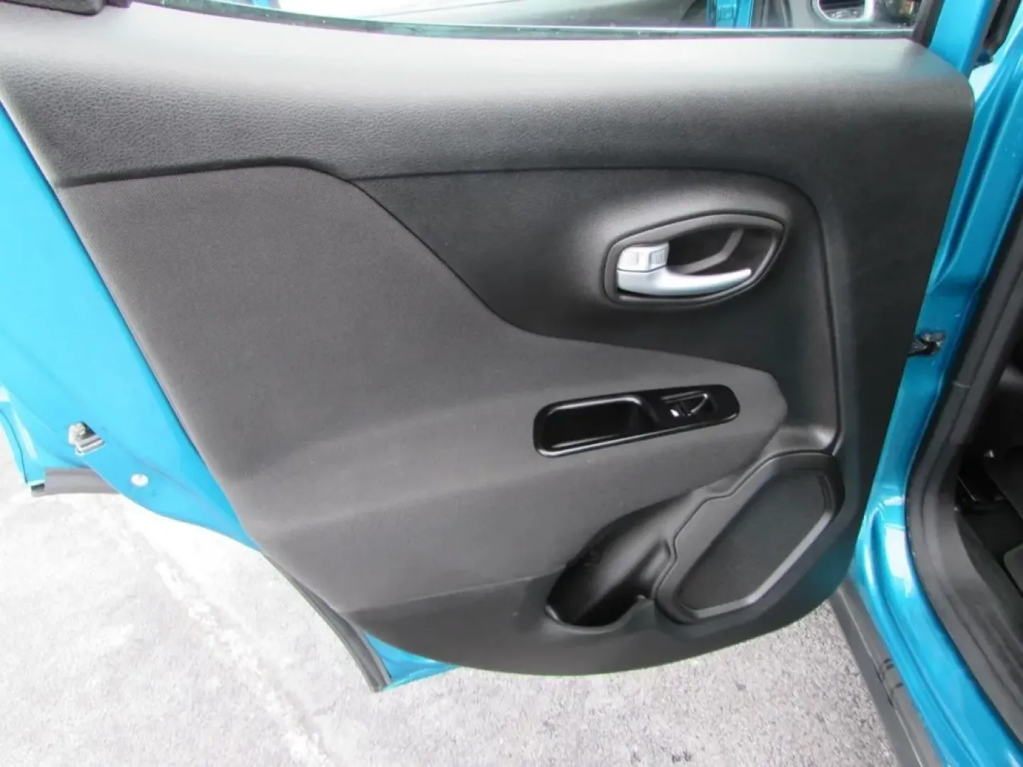 2020 /Black Jeep Renegade Sport (ZACNJBAB9LP) with an 2.4L L4 DOHC 16V engine, Automatic transmission, located at 12836 Highway 21, De Soto, MO, 63020, (636) 337-7777, 38.151867, -90.575615 - **Unleash Your Adventurous Spirit with the 2020 Jeep Renegade at Pettus Ford De Soto!**<br /> <br /> Are you ready to elevate your weekend getaways and daily commutes? The 2020 Jeep Renegade, now available at Pettus Ford De Soto, is your perfect partner for both thrilling adventures and everyday pra - Photo#23