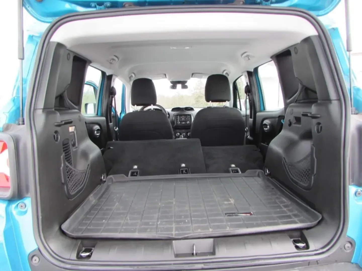 2020 /Black Jeep Renegade Sport (ZACNJBAB9LP) with an 2.4L L4 DOHC 16V engine, Automatic transmission, located at 12836 Highway 21, De Soto, MO, 63020, (636) 337-7777, 38.151867, -90.575615 - **Unleash Your Adventurous Spirit with the 2020 Jeep Renegade at Pettus Ford De Soto!**<br /> <br /> Are you ready to elevate your weekend getaways and daily commutes? The 2020 Jeep Renegade, now available at Pettus Ford De Soto, is your perfect partner for both thrilling adventures and everyday pra - Photo#26