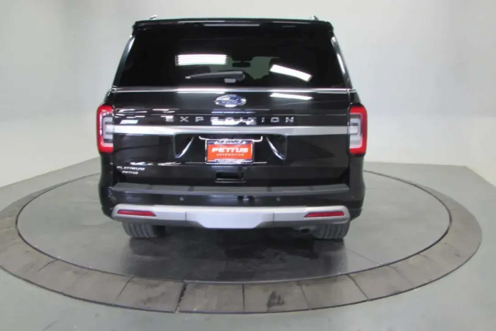 2023 /Black Onyx Leather Ford Expedition Platinum (1FMJU1M80PE) with an Other engine, Automatic transmission, located at 12836 Highway 21, De Soto, MO, 63020, (636) 337-7777, 38.151867, -90.575615 - **Elevate Your Adventures with the 2023 Ford Expedition Platinum - Perfect for Family Journeys!**<br /> <br /> Are you looking for the ultimate family SUV that can handle everything from school drop-offs to weekend getaways? The 2023 Ford Expedition Platinum at Pettus Ford De Soto in De Soto, MO, is - Photo#8