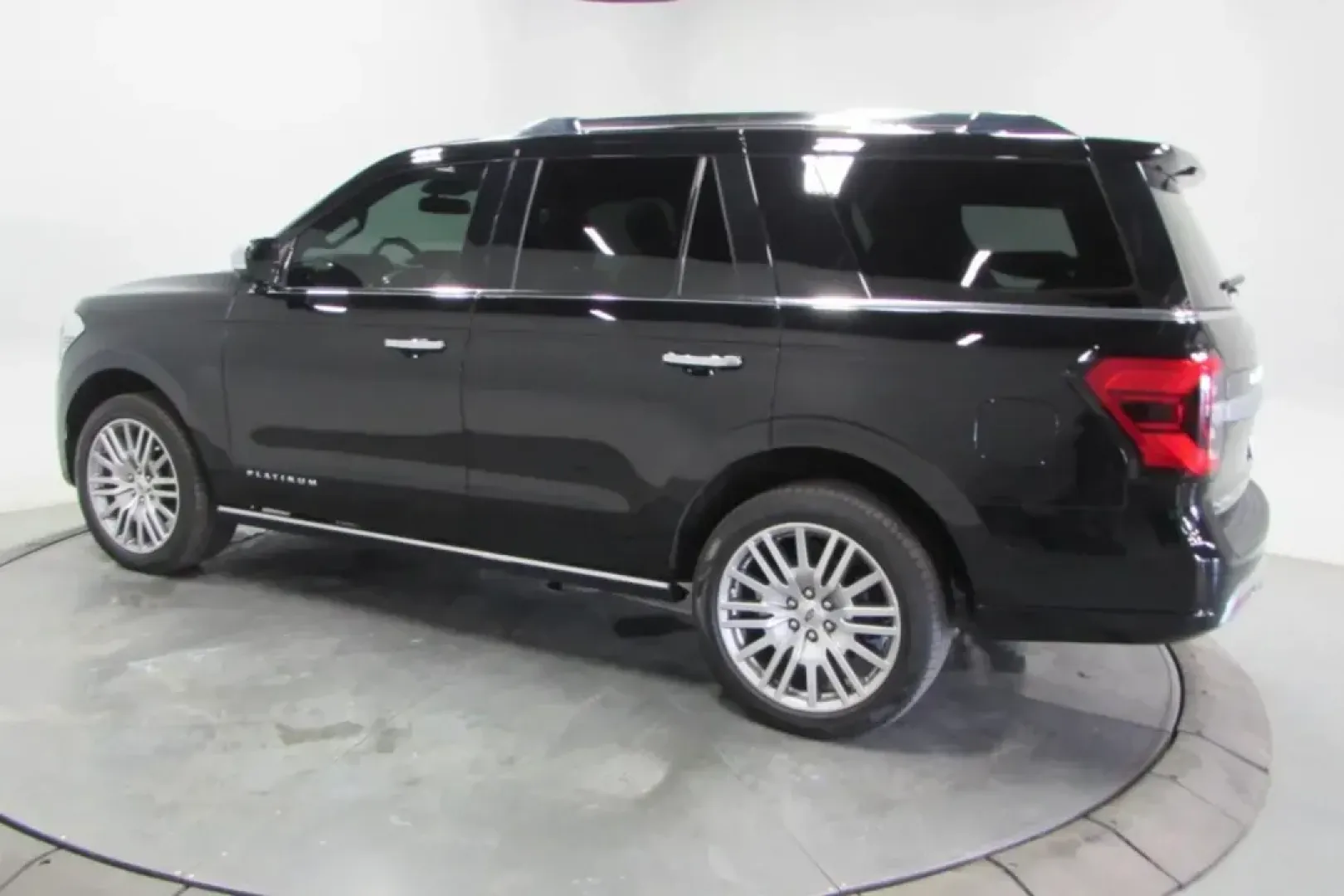 2023 /Black Onyx Leather Ford Expedition Platinum (1FMJU1M80PE) with an Other engine, Automatic transmission, located at 12836 Highway 21, De Soto, MO, 63020, (636) 337-7777, 38.151867, -90.575615 - **Elevate Your Adventures with the 2023 Ford Expedition Platinum - Perfect for Family Journeys!**<br /> <br /> Are you looking for the ultimate family SUV that can handle everything from school drop-offs to weekend getaways? The 2023 Ford Expedition Platinum at Pettus Ford De Soto in De Soto, MO, is - Photo#2