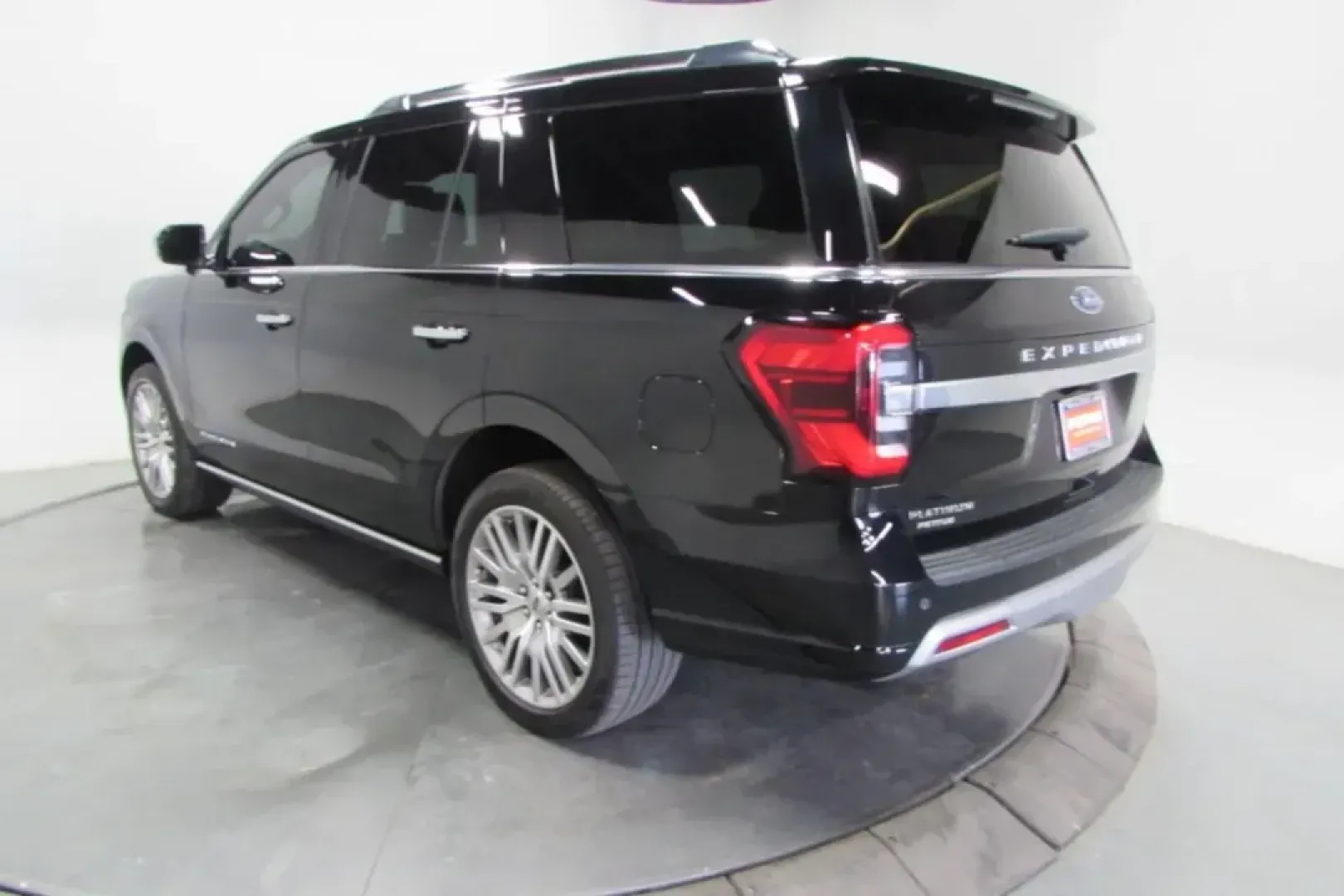 2023 /Black Onyx Leather Ford Expedition Platinum (1FMJU1M80PE) with an Other engine, Automatic transmission, located at 12836 Highway 21, De Soto, MO, 63020, (636) 337-7777, 38.151867, -90.575615 - **Elevate Your Adventures with the 2023 Ford Expedition Platinum - Perfect for Family Journeys!**<br /> <br /> Are you looking for the ultimate family SUV that can handle everything from school drop-offs to weekend getaways? The 2023 Ford Expedition Platinum at Pettus Ford De Soto in De Soto, MO, is - Photo#4