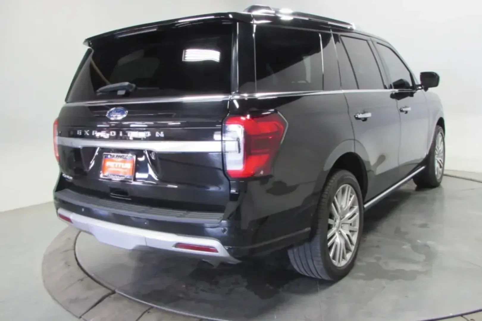 2023 /Black Onyx Leather Ford Expedition Platinum (1FMJU1M80PE) with an Other engine, Automatic transmission, located at 12836 Highway 21, De Soto, MO, 63020, (636) 337-7777, 38.151867, -90.575615 - **Elevate Your Adventures with the 2023 Ford Expedition Platinum - Perfect for Family Journeys!**<br /> <br /> Are you looking for the ultimate family SUV that can handle everything from school drop-offs to weekend getaways? The 2023 Ford Expedition Platinum at Pettus Ford De Soto in De Soto, MO, is - Photo#6