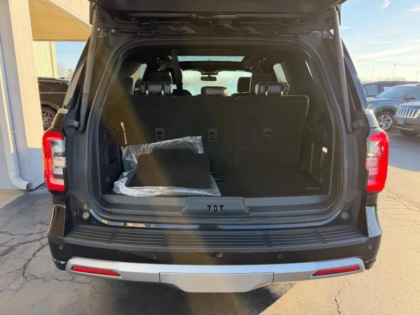 2023 /Black Onyx Leather Ford Expedition Platinum (1FMJU1M80PE) with an 3.5L EcoBoost V6 engine, Automatic transmission, located at 141 Commercial Dr, Fredericktown, MO, 63645, (573) 783-6432, 37.570087, -90.320648 - **Elevate Your Adventures with the 2023 Ford Expedition Platinum - Perfect for Family Journeys!**<br /> <br /> Are you looking for the ultimate family SUV that can handle everything from school drop-offs to weekend getaways? The 2023 Ford Expedition Platinum at Pettus Ford De Soto in De Soto, MO, is - Photo#4