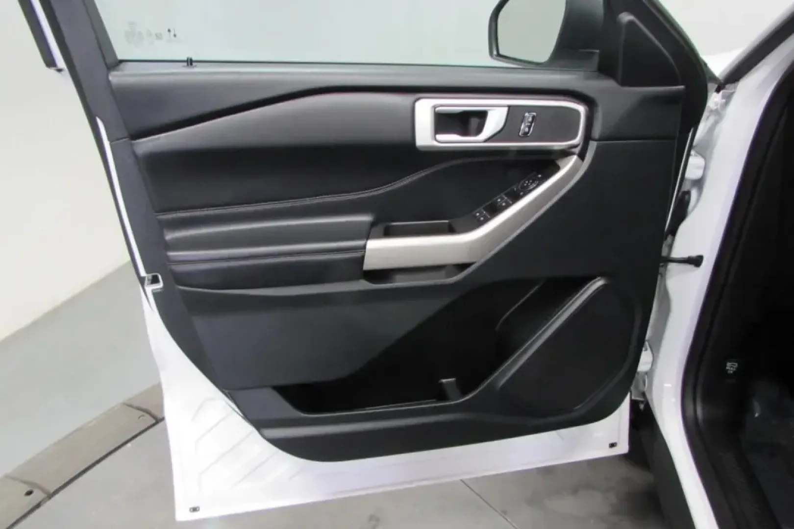 2023 /Ebony Leather Ford Explorer XLT (1FMSK8DH2PG) with an Other engine, Automatic transmission, located at 12836 Highway 21, De Soto, MO, 63020, (636) 337-7777, 38.151867, -90.575615 - Looking for the perfect family SUV that can handle everything from school runs to weekend adventures? Look no further than this stunning 2023 Ford Explorer XLT, now available at Pettus Ford De Soto. Located at 12836 Missouri Hwy 21, De Soto, MO 63020, we are your trusted OEM dealership offering a se - Photo#11