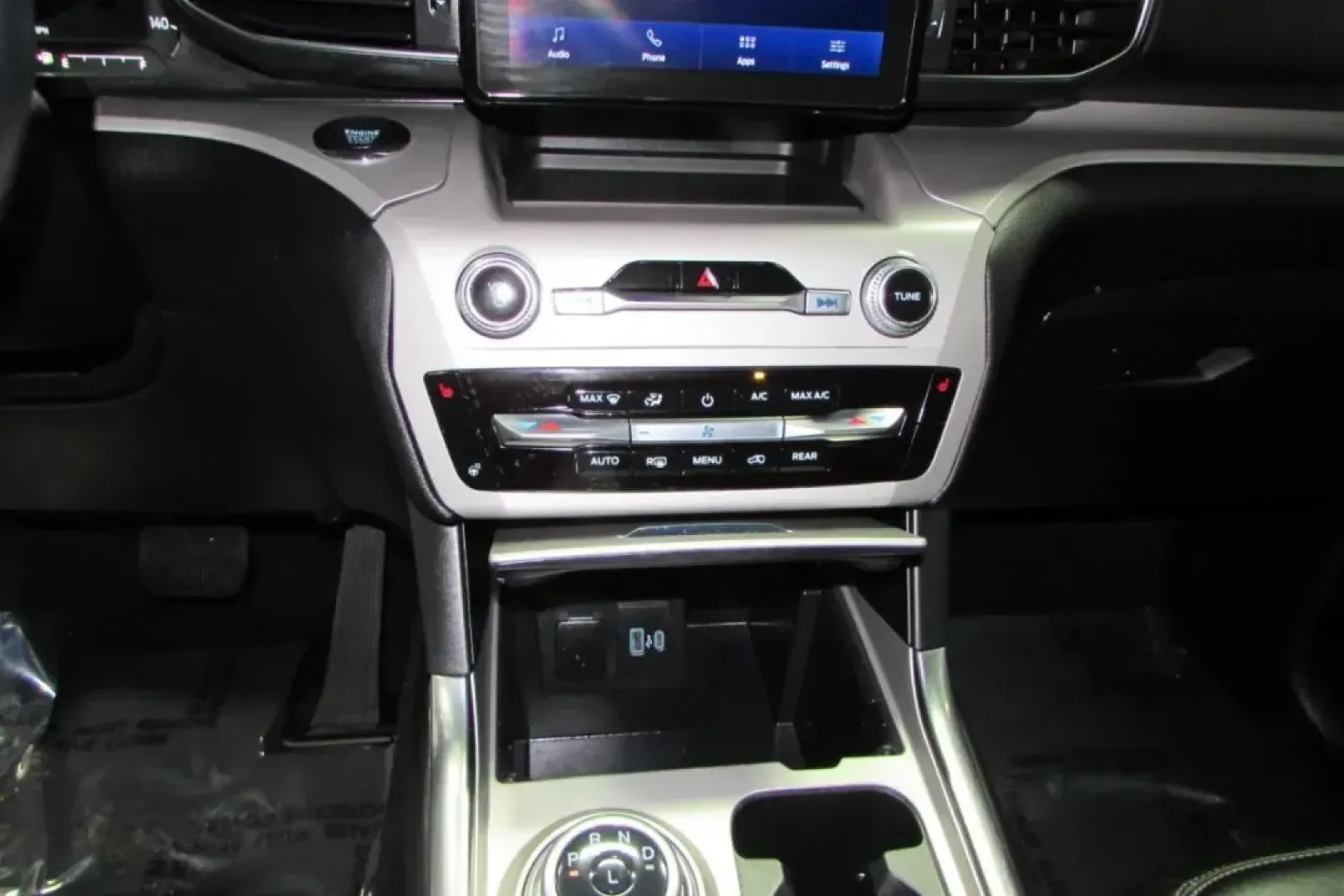 2023 /Ebony Leather Ford Explorer XLT (1FMSK8DH2PG) with an Other engine, Automatic transmission, located at 12836 Highway 21, De Soto, MO, 63020, (636) 337-7777, 38.151867, -90.575615 - Looking for the perfect family SUV that can handle everything from school runs to weekend adventures? Look no further than this stunning 2023 Ford Explorer XLT, now available at Pettus Ford De Soto. Located at 12836 Missouri Hwy 21, De Soto, MO 63020, we are your trusted OEM dealership offering a se - Photo#21