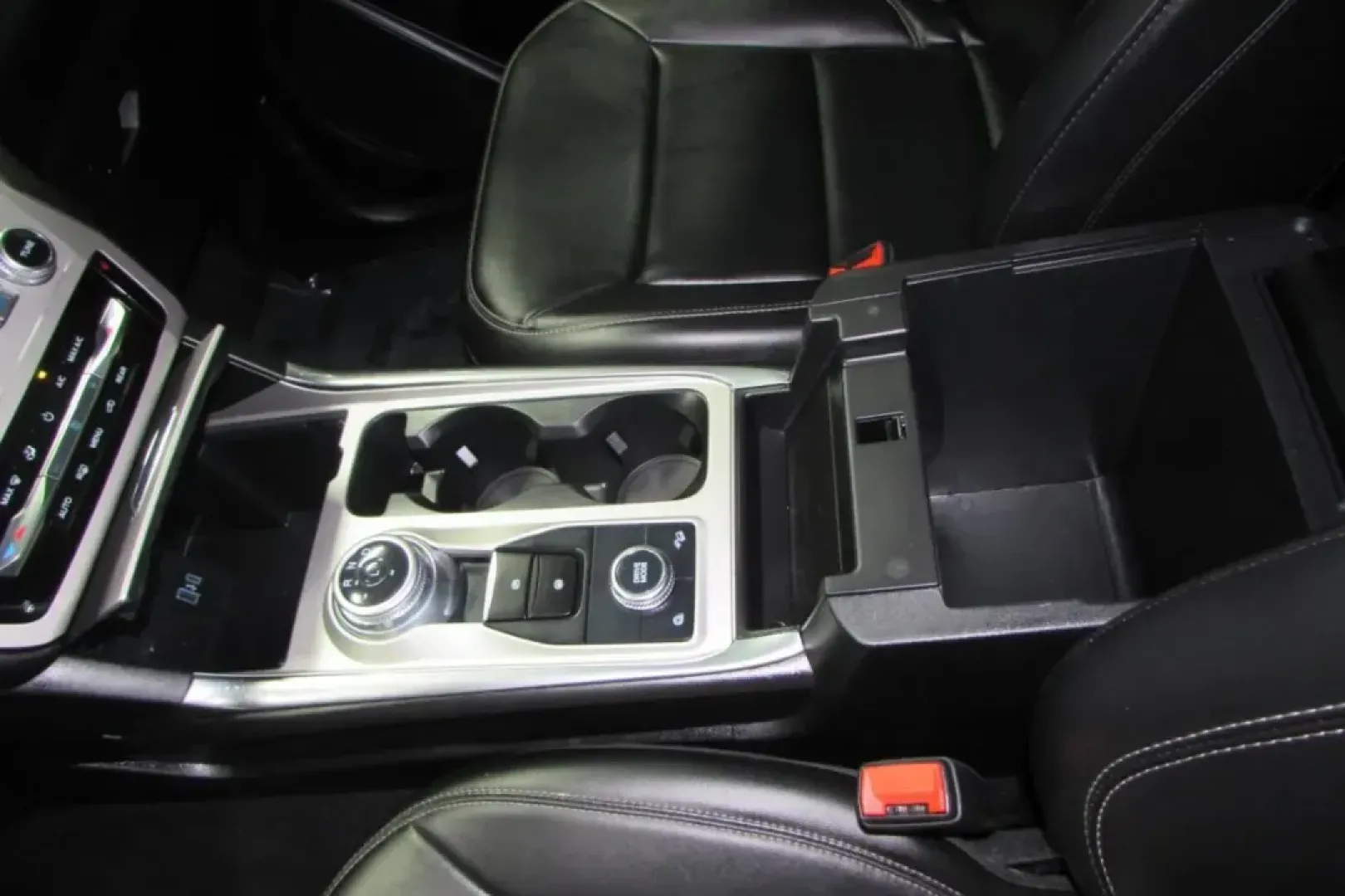 2023 /Ebony Leather Ford Explorer XLT (1FMSK8DH2PG) with an Other engine, Automatic transmission, located at 12836 Highway 21, De Soto, MO, 63020, (636) 337-7777, 38.151867, -90.575615 - Looking for the perfect family SUV that can handle everything from school runs to weekend adventures? Look no further than this stunning 2023 Ford Explorer XLT, now available at Pettus Ford De Soto. Located at 12836 Missouri Hwy 21, De Soto, MO 63020, we are your trusted OEM dealership offering a se - Photo#22