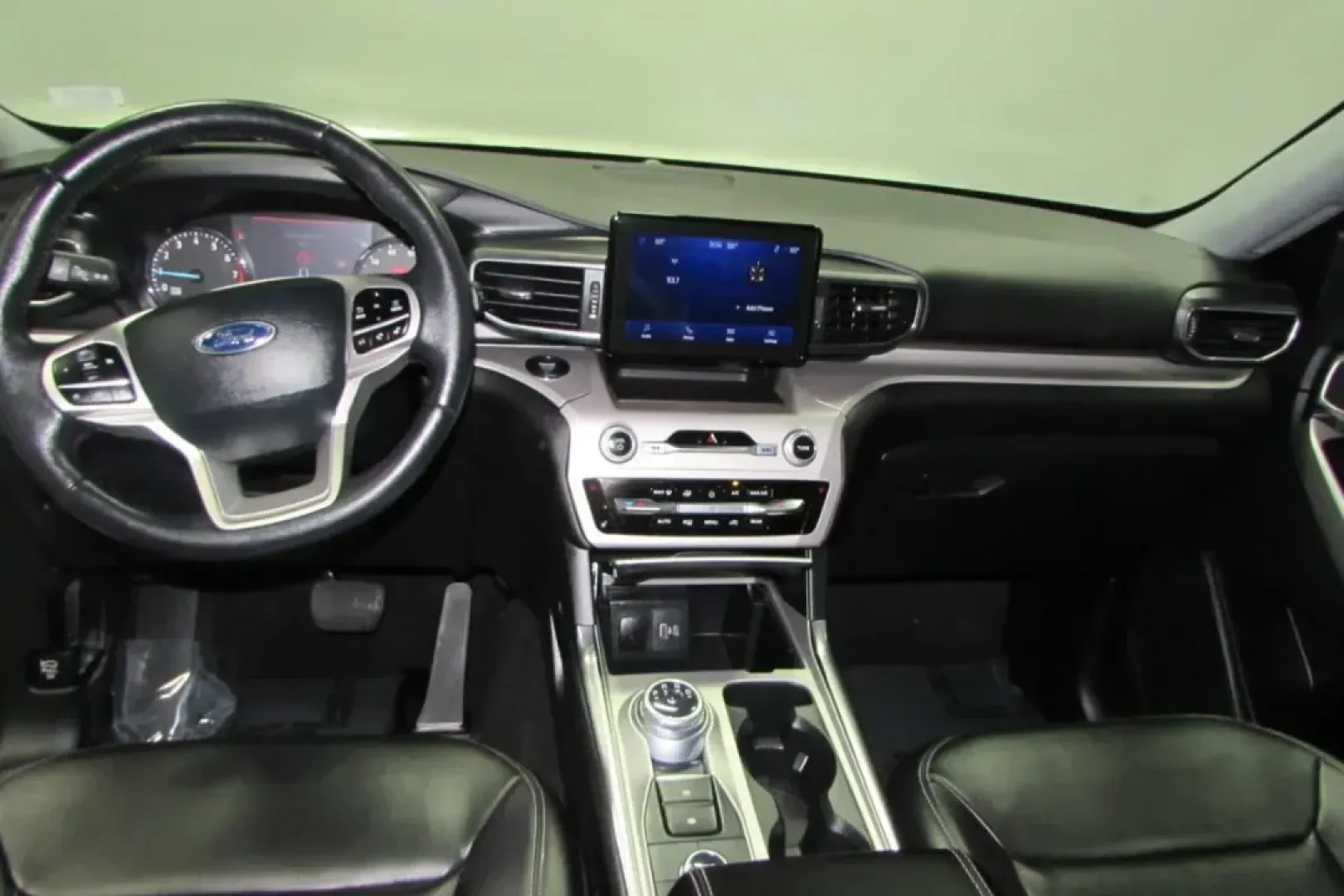 2023 /Ebony Leather Ford Explorer XLT (1FMSK8DH2PG) with an Other engine, Automatic transmission, located at 12836 Highway 21, De Soto, MO, 63020, (636) 337-7777, 38.151867, -90.575615 - Looking for the perfect family SUV that can handle everything from school runs to weekend adventures? Look no further than this stunning 2023 Ford Explorer XLT, now available at Pettus Ford De Soto. Located at 12836 Missouri Hwy 21, De Soto, MO 63020, we are your trusted OEM dealership offering a se - Photo#23
