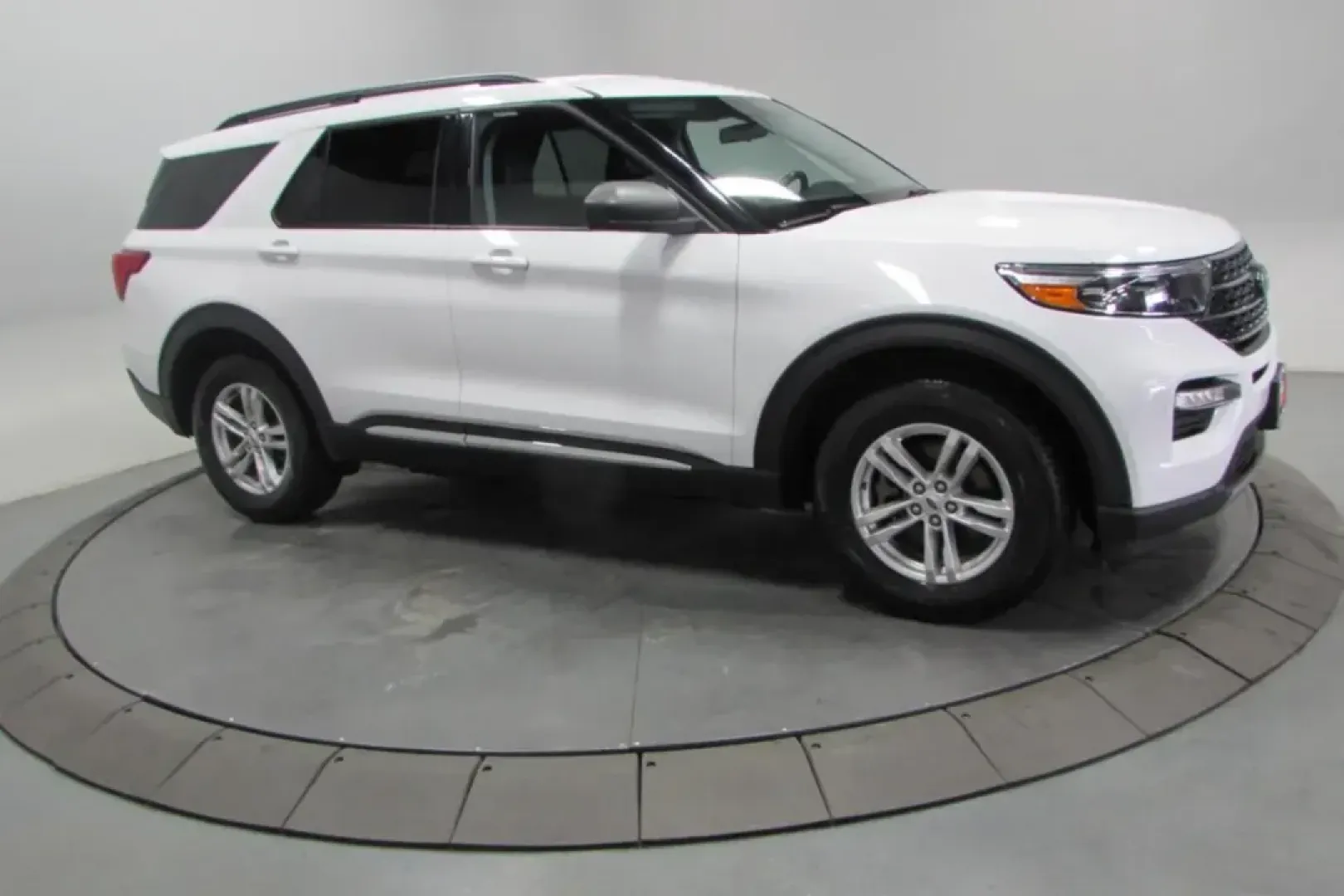 2023 /Ebony Leather Ford Explorer XLT (1FMSK8DH2PG) with an Other engine, Automatic transmission, located at 12836 Highway 21, De Soto, MO, 63020, (636) 337-7777, 38.151867, -90.575615 - Looking for the perfect family SUV that can handle everything from school runs to weekend adventures? Look no further than this stunning 2023 Ford Explorer XLT, now available at Pettus Ford De Soto. Located at 12836 Missouri Hwy 21, De Soto, MO 63020, we are your trusted OEM dealership offering a se - Photo#2