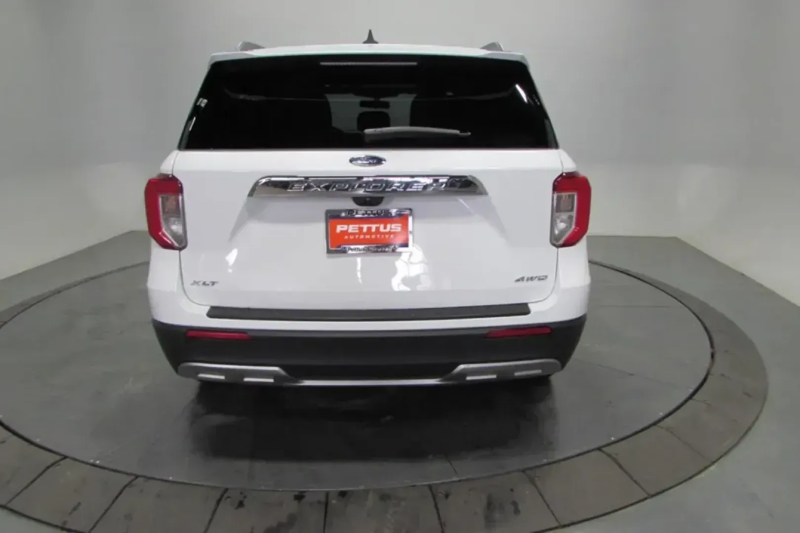 2023 /Ebony Leather Ford Explorer XLT (1FMSK8DH2PG) with an Other engine, Automatic transmission, located at 12836 Highway 21, De Soto, MO, 63020, (636) 337-7777, 38.151867, -90.575615 - Looking for the perfect family SUV that can handle everything from school runs to weekend adventures? Look no further than this stunning 2023 Ford Explorer XLT, now available at Pettus Ford De Soto. Located at 12836 Missouri Hwy 21, De Soto, MO 63020, we are your trusted OEM dealership offering a se - Photo#5