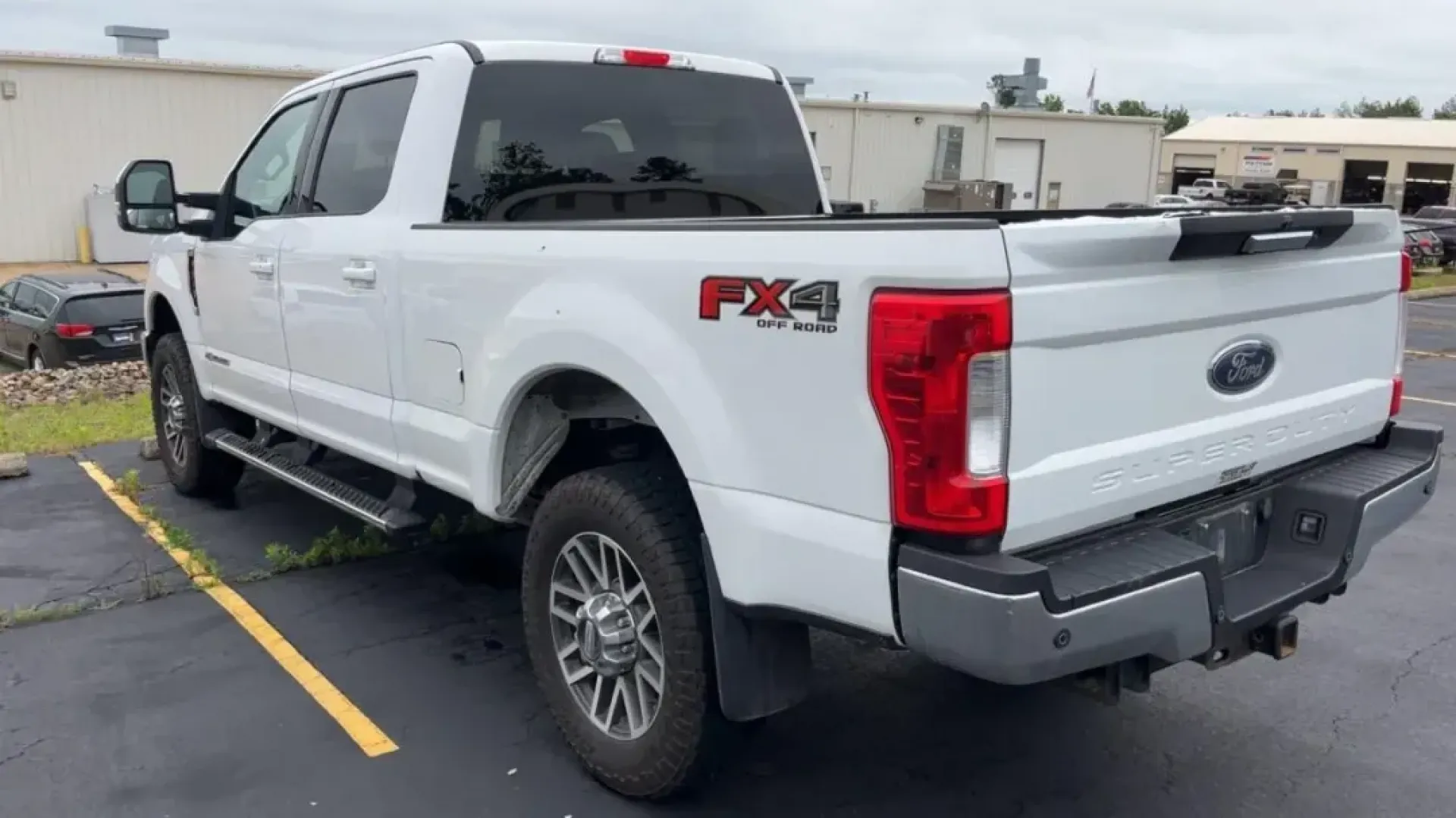 2017 Ford F-350SD Lariat (1FT8W3BT3HE) with an 6.7L Turbocharged engine, located at 970 Woodlawn Dr., Farmington, MO, 63640, (573) 431-7800, 37.825642, -90.468674 - Are you ready to elevate your adventures and tackle any task with confidence? Look no further than this rugged 2017 Ford F-350SD Lariat, a powerhouse designed for those who demand performance and reliability. Whether you're hauling equipment for work, embarking on weekend road trips, or navigating t - Photo#4