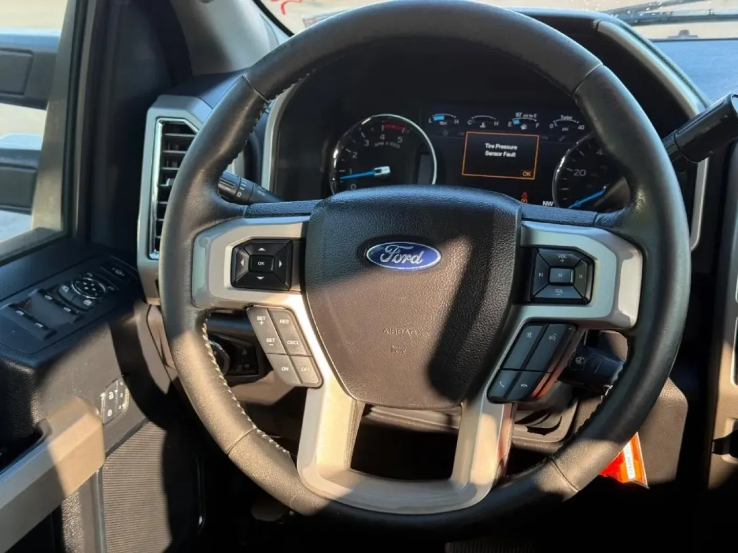 2017 /Black Leather Ford F-350SD Lariat (1FT8W3BT3HE) with an 6.7L engine, Automatic transmission, located at 970 Woodlawn Dr., Farmington, MO, 63640, (573) 431-7800, 37.825642, -90.468674 - Are you ready to elevate your adventures and tackle any task with confidence? Look no further than this rugged 2017 Ford F-350SD Lariat, a powerhouse designed for those who demand performance and reliability. Whether you're hauling equipment for work, embarking on weekend road trips, or navigating t - Photo#12