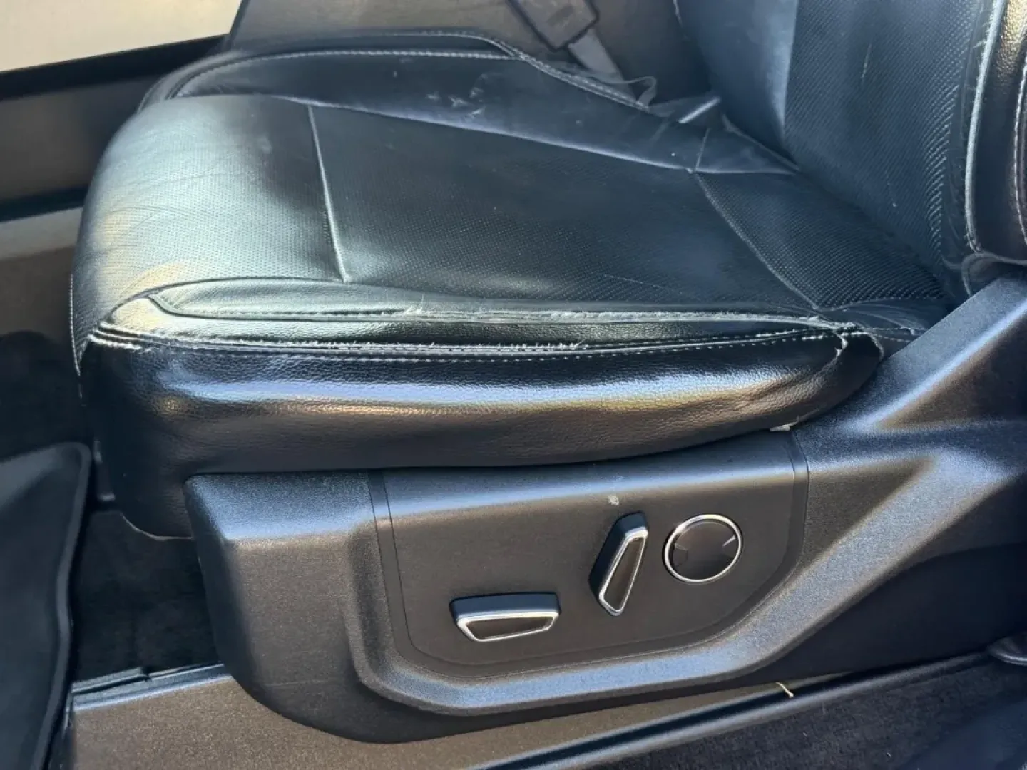 2017 /Black Leather Ford F-350SD Lariat (1FT8W3BT3HE) with an 6.7L engine, Automatic transmission, located at 970 Woodlawn Dr., Farmington, MO, 63640, (573) 431-7800, 37.825642, -90.468674 - Are you ready to elevate your adventures and tackle any task with confidence? Look no further than this rugged 2017 Ford F-350SD Lariat, a powerhouse designed for those who demand performance and reliability. Whether you're hauling equipment for work, embarking on weekend road trips, or navigating t - Photo#24
