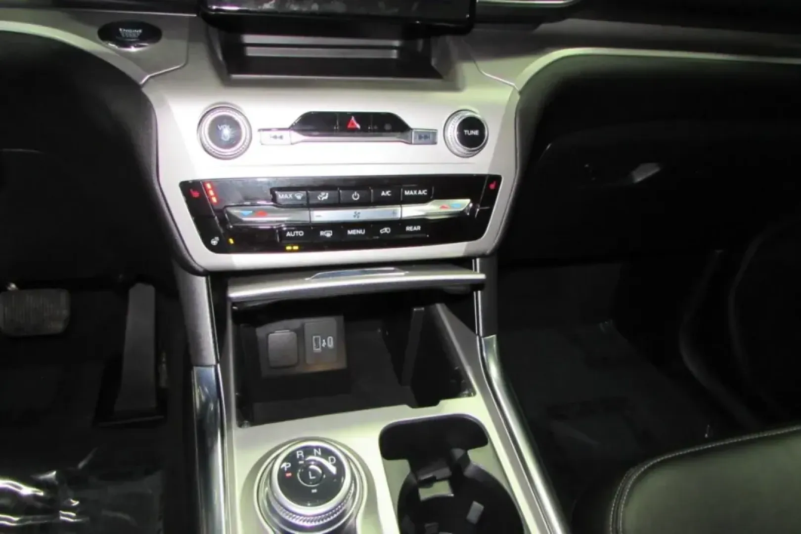 2022 /Light Slate Leather Ford Explorer XLT (1FMSK8DH7NG) with an Other engine, Automatic transmission, located at 12836 Highway 21, De Soto, MO, 63020, (636) 337-7777, 38.151867, -90.575615 - Elevate your family's adventures with the stunning **2022 Ford Explorer XLT**-perfectly designed for those who crave both space and style. Whether you're taking the kids to soccer practice in vibrant neighborhoods like Hillsboro or heading out for a weekend getaway to scenic Route 66, this SUV is yo - Photo#19