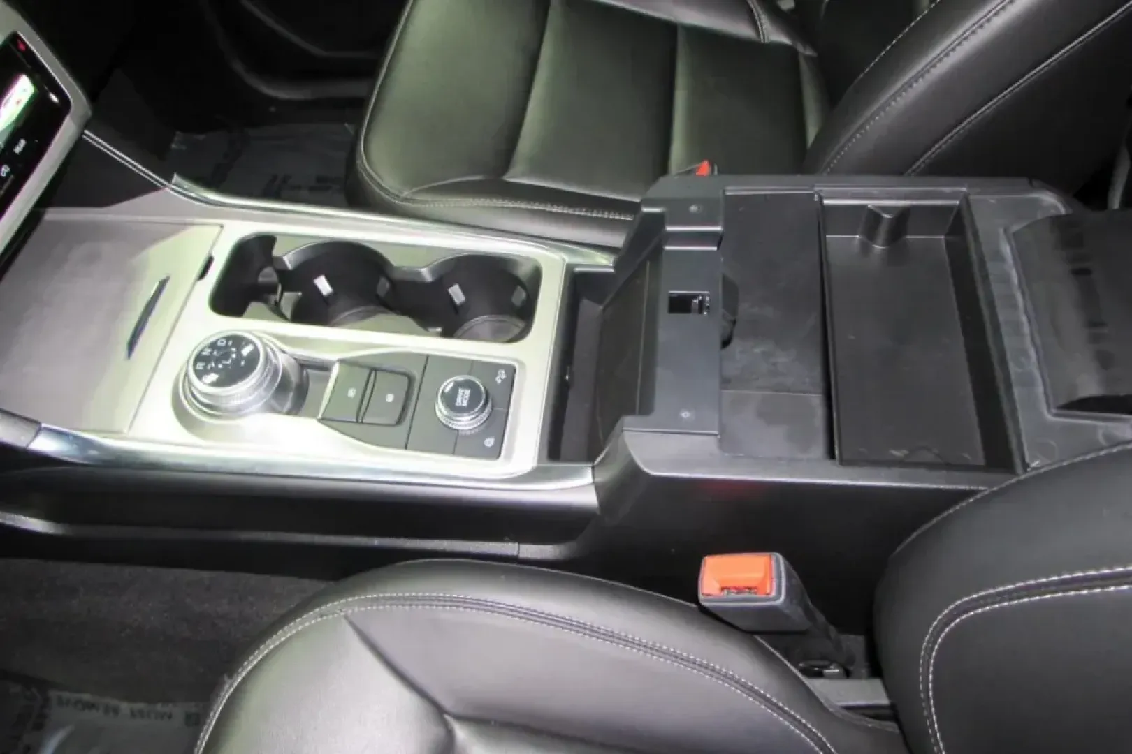2022 /Light Slate Leather Ford Explorer XLT (1FMSK8DH7NG) with an Other engine, Automatic transmission, located at 12836 Highway 21, De Soto, MO, 63020, (636) 337-7777, 38.151867, -90.575615 - Elevate your family's adventures with the stunning **2022 Ford Explorer XLT**-perfectly designed for those who crave both space and style. Whether you're taking the kids to soccer practice in vibrant neighborhoods like Hillsboro or heading out for a weekend getaway to scenic Route 66, this SUV is yo - Photo#20