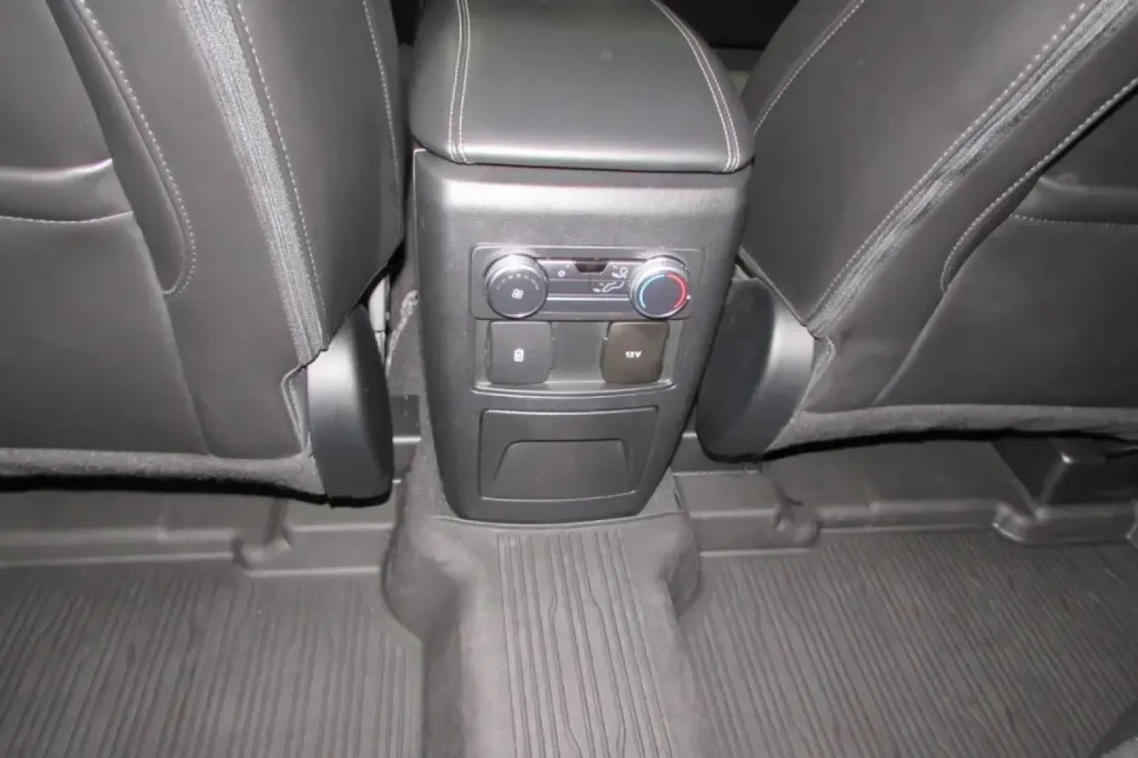 2022 /Light Slate Leather Ford Explorer XLT (1FMSK8DH7NG) with an Other engine, Automatic transmission, located at 12836 Highway 21, De Soto, MO, 63020, (636) 337-7777, 38.151867, -90.575615 - Elevate your family's adventures with the stunning **2022 Ford Explorer XLT**-perfectly designed for those who crave both space and style. Whether you're taking the kids to soccer practice in vibrant neighborhoods like Hillsboro or heading out for a weekend getaway to scenic Route 66, this SUV is yo - Photo#24