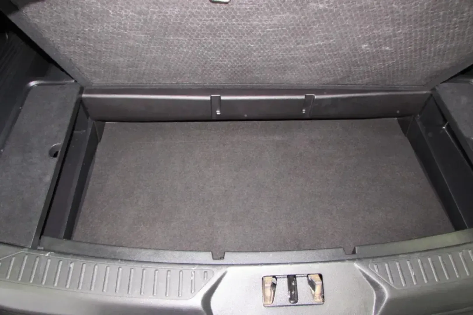 2022 /Light Slate Leather Ford Explorer XLT (1FMSK8DH7NG) with an Other engine, Automatic transmission, located at 12836 Highway 21, De Soto, MO, 63020, (636) 337-7777, 38.151867, -90.575615 - Elevate your family's adventures with the stunning **2022 Ford Explorer XLT**-perfectly designed for those who crave both space and style. Whether you're taking the kids to soccer practice in vibrant neighborhoods like Hillsboro or heading out for a weekend getaway to scenic Route 66, this SUV is yo - Photo#28