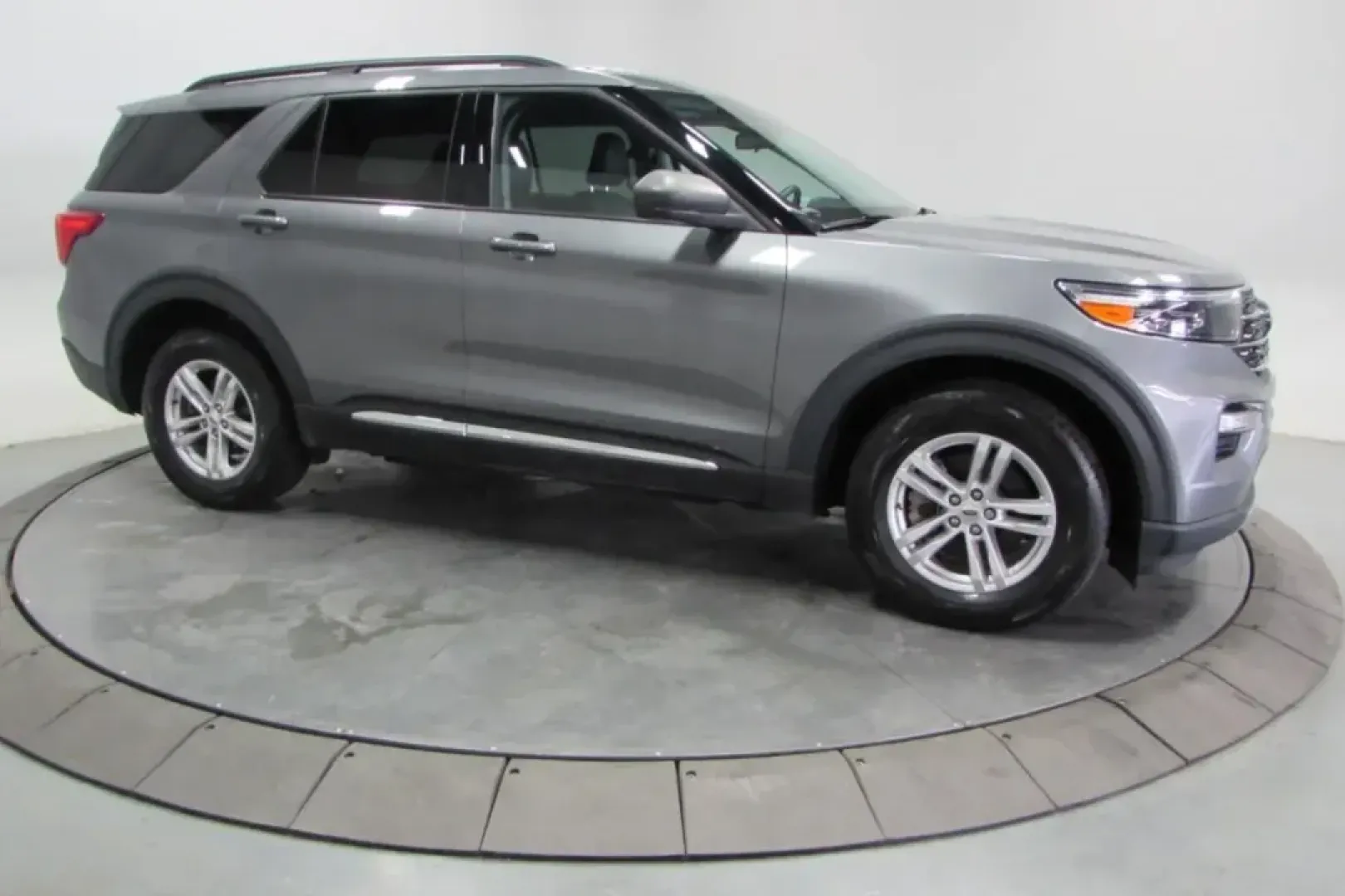 2022 /Light Slate Leather Ford Explorer XLT (1FMSK8DH7NG) with an Other engine, Automatic transmission, located at 12836 Highway 21, De Soto, MO, 63020, (636) 337-7777, 38.151867, -90.575615 - Elevate your family's adventures with the stunning **2022 Ford Explorer XLT**-perfectly designed for those who crave both space and style. Whether you're taking the kids to soccer practice in vibrant neighborhoods like Hillsboro or heading out for a weekend getaway to scenic Route 66, this SUV is yo - Photo#2