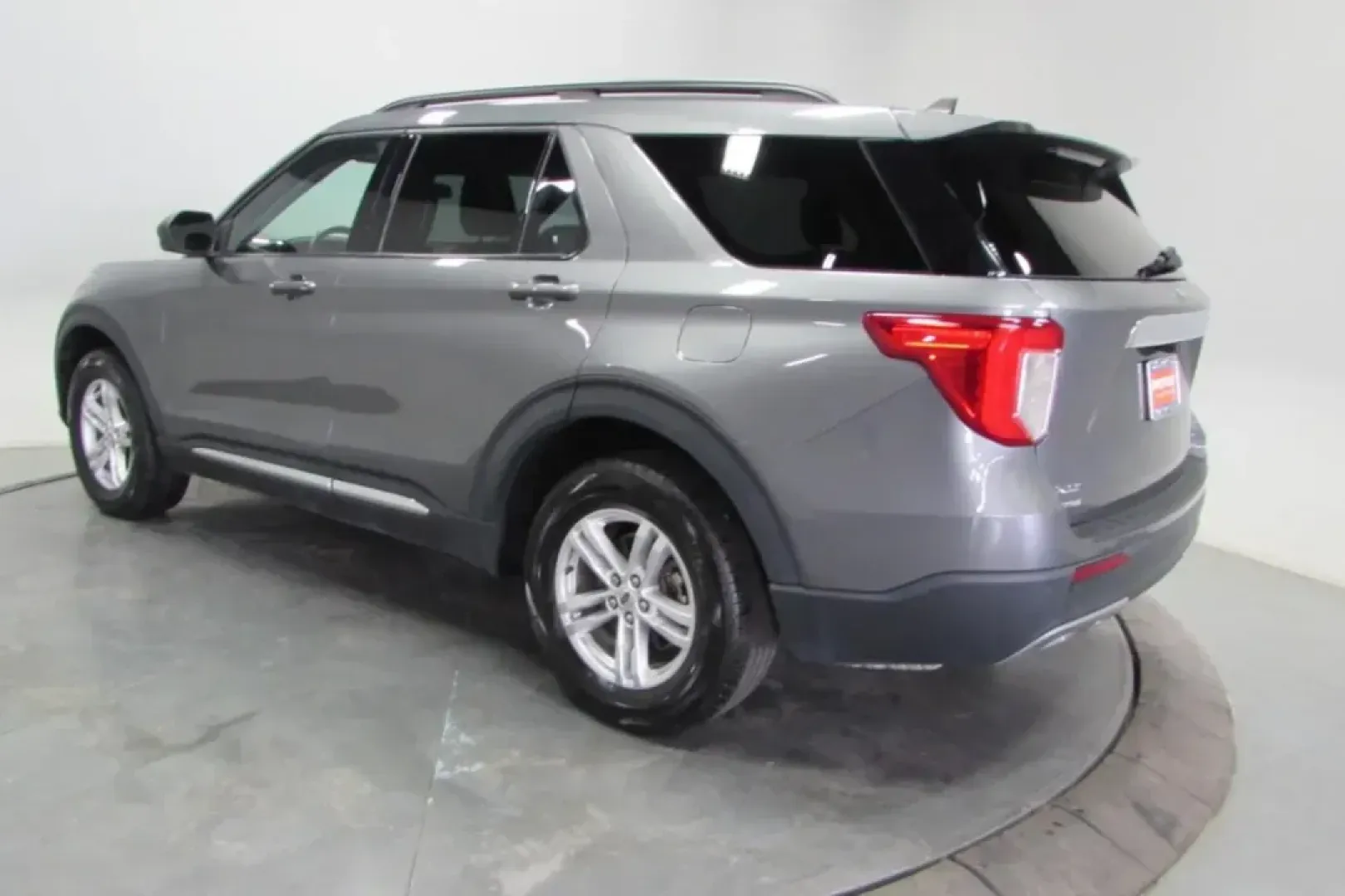 2022 /Light Slate Leather Ford Explorer XLT (1FMSK8DH7NG) with an Other engine, Automatic transmission, located at 12836 Highway 21, De Soto, MO, 63020, (636) 337-7777, 38.151867, -90.575615 - Elevate your family's adventures with the stunning **2022 Ford Explorer XLT**-perfectly designed for those who crave both space and style. Whether you're taking the kids to soccer practice in vibrant neighborhoods like Hillsboro or heading out for a weekend getaway to scenic Route 66, this SUV is yo - Photo#4