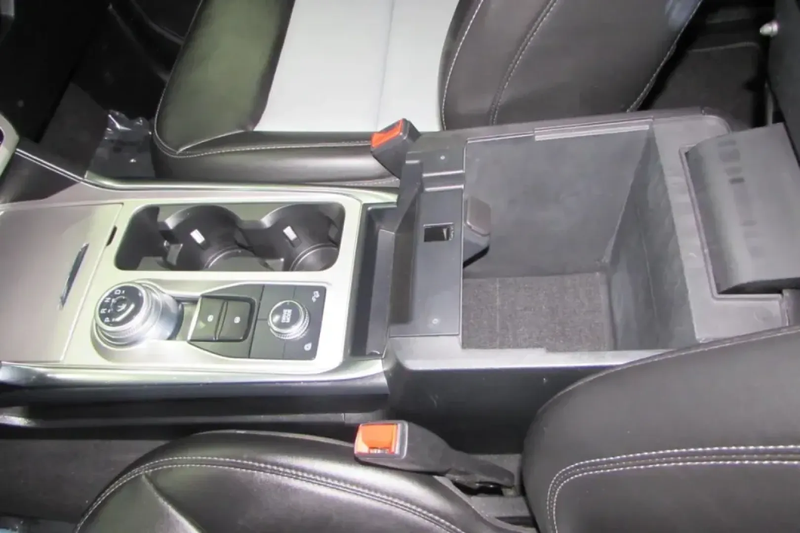 2022 /Sandstone Leather Ford Explorer XLT (1FMSK8DH9NG) with an Other engine, Automatic transmission, located at 12836 Highway 21, De Soto, MO, 63020, (636) 337-7777, 38.151867, -90.575615 - USED 2022 Ford Explorer XLT from Pettus Ford De Soto, De Soto MO. - Photo#22