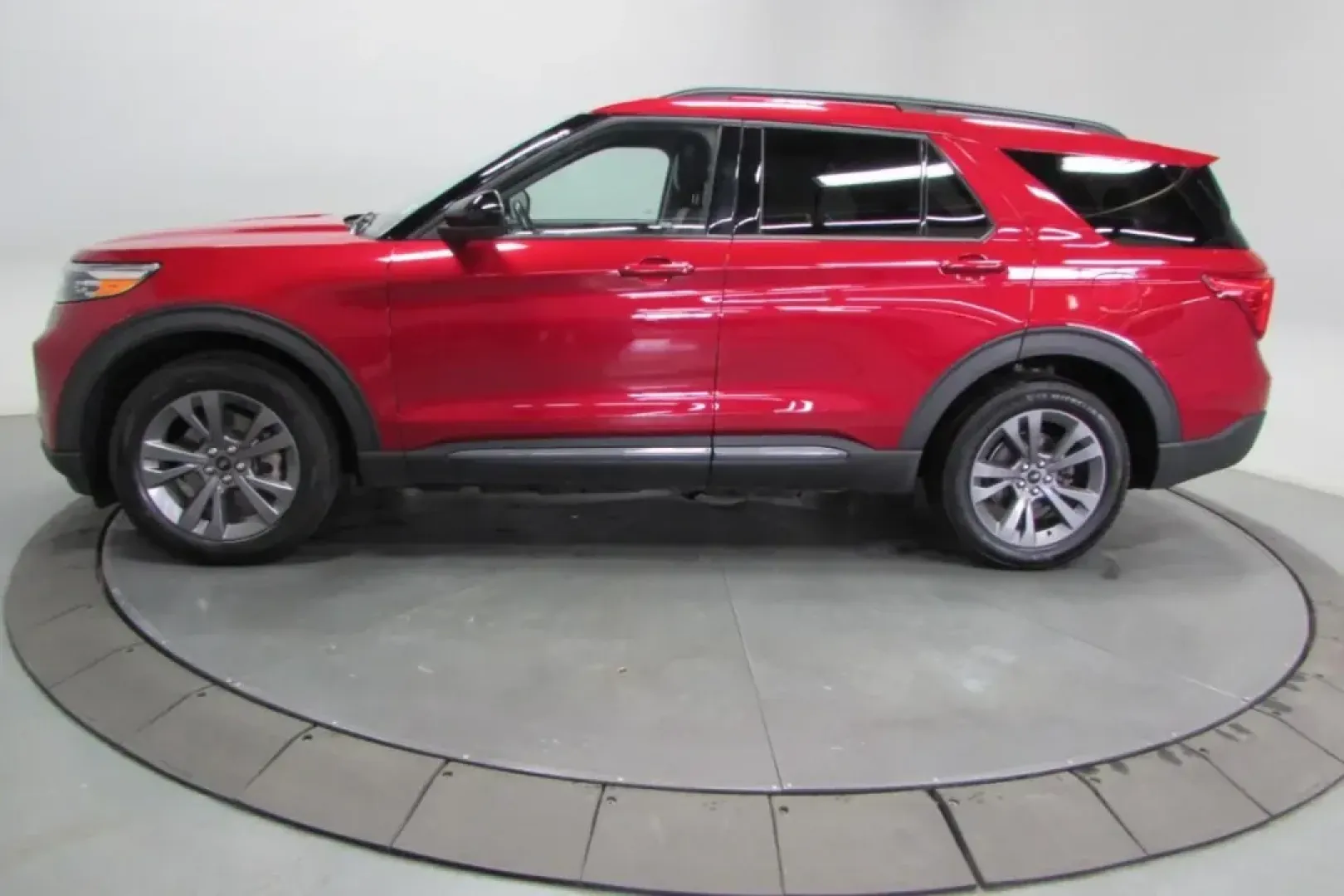 2022 /Sandstone Leather Ford Explorer XLT (1FMSK8DH9NG) with an Other engine, Automatic transmission, located at 12836 Highway 21, De Soto, MO, 63020, (636) 337-7777, 38.151867, -90.575615 - USED 2022 Ford Explorer XLT from Pettus Ford De Soto, De Soto MO. - Photo#3